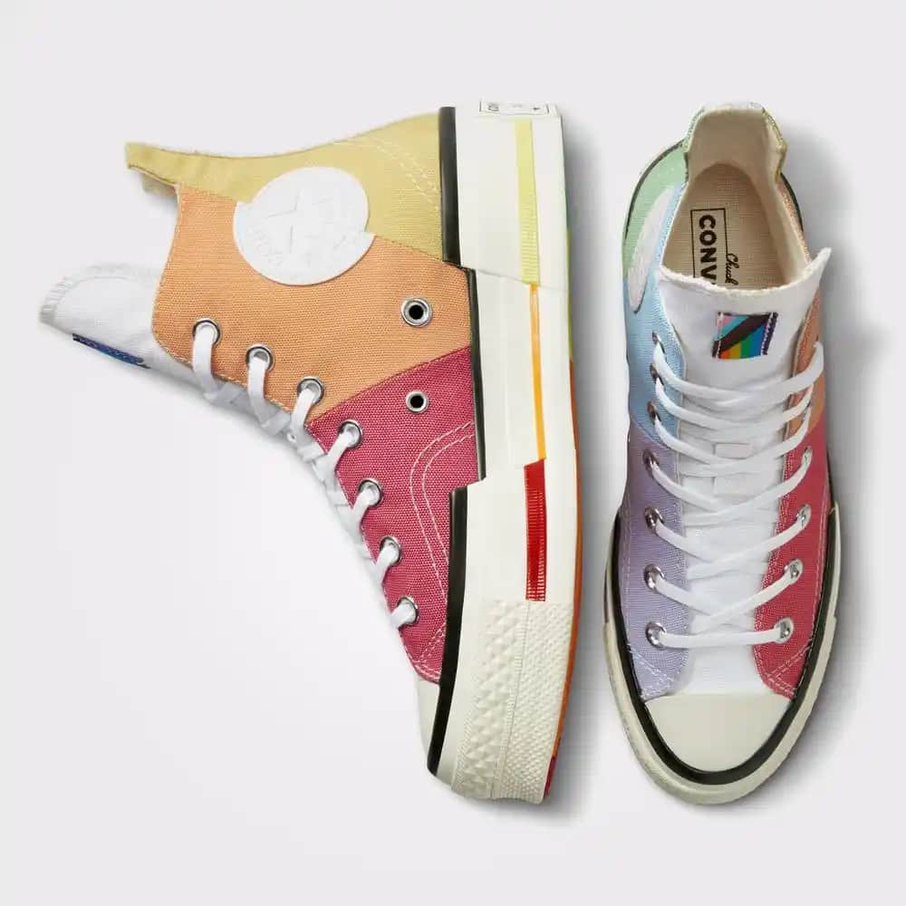 Renkli Converse Modelleri ile Tarzınıza Renk Katmanın En Güçlü Yolları