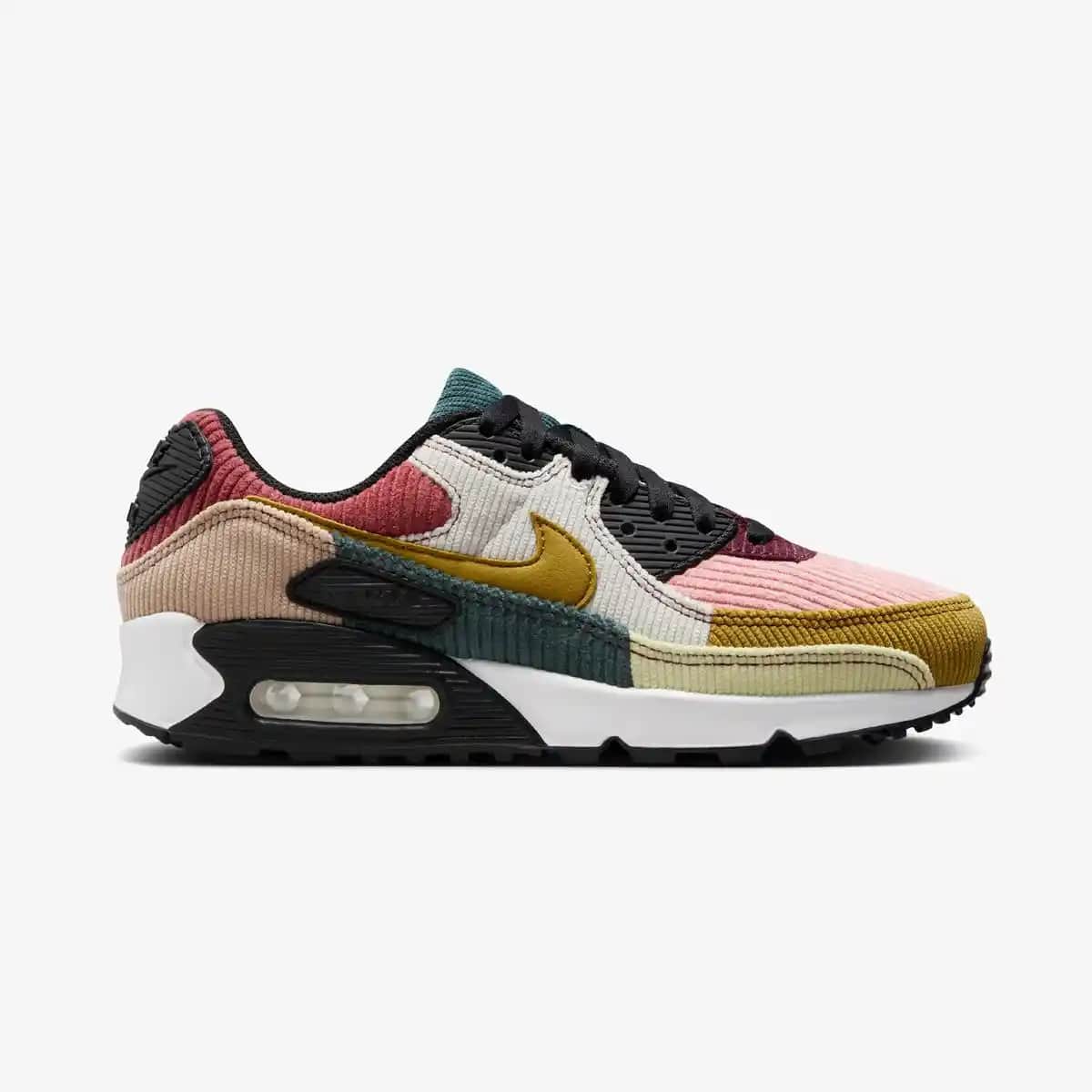 Renkli Kadın Ayakkabılarıyla Stil Yaratma ve Moda Trendleri Analizi