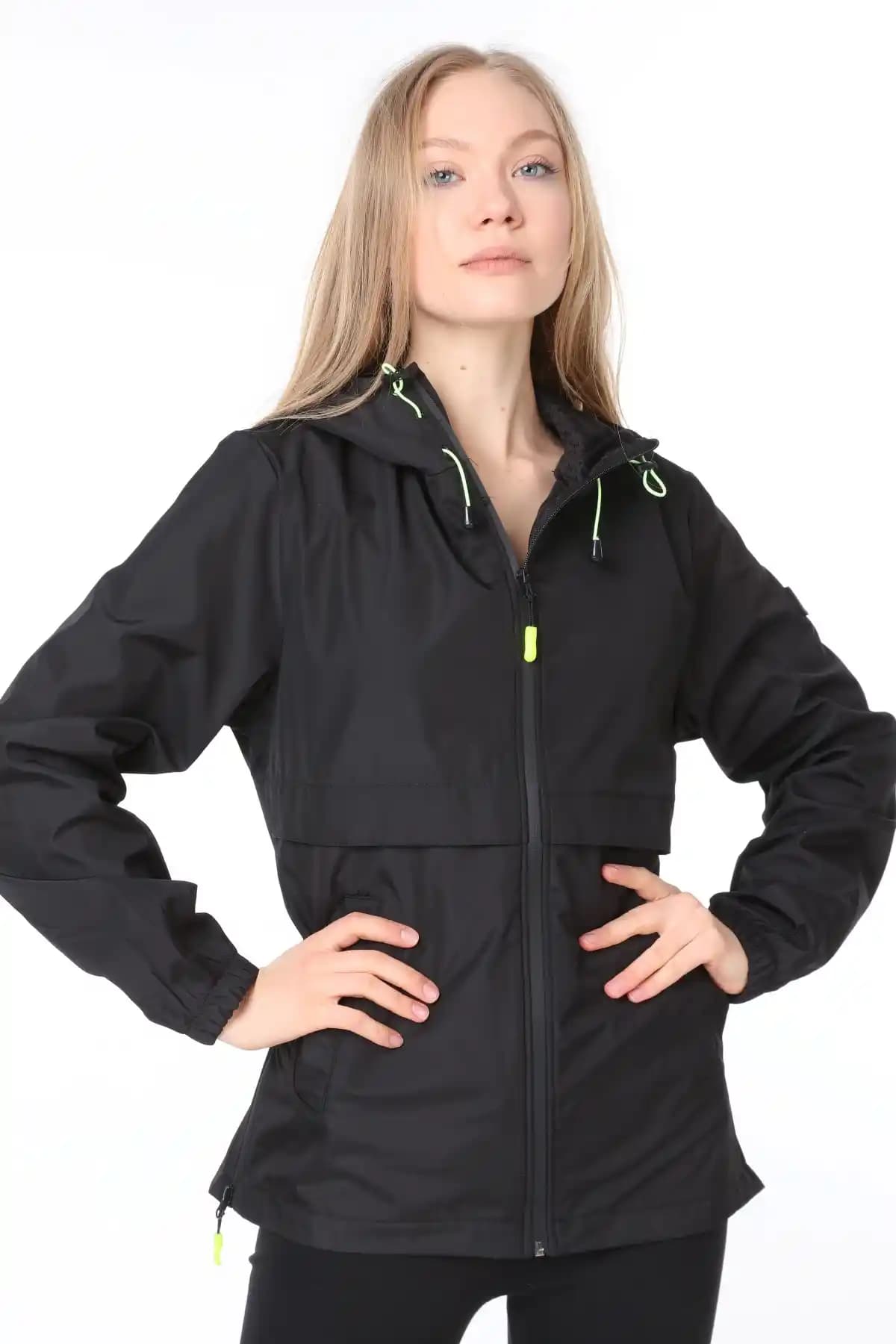 Rüzgarlık ve Yağmurluk Seçenekleri: Günlük ve Outdoor Kullanım İçin Uygun Modeller