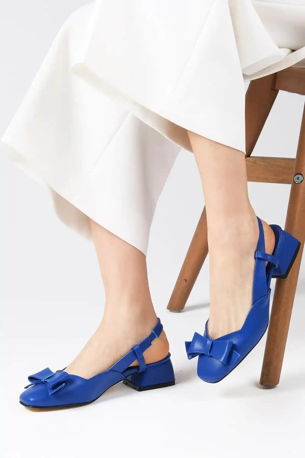Saks Ayakkabı: Şıklık ve Konforu Bir Arada Sunan Modern Tasarımlar ve Moda Trendleri