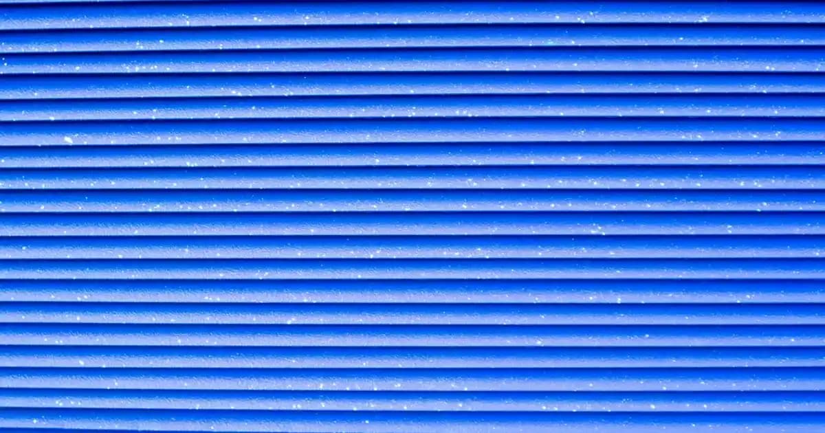 Saks Mavisi Kaşe Kabanlar: Kışın Şıklığını ve İşlevselliği Bir Arada Sunan Moda Parçası