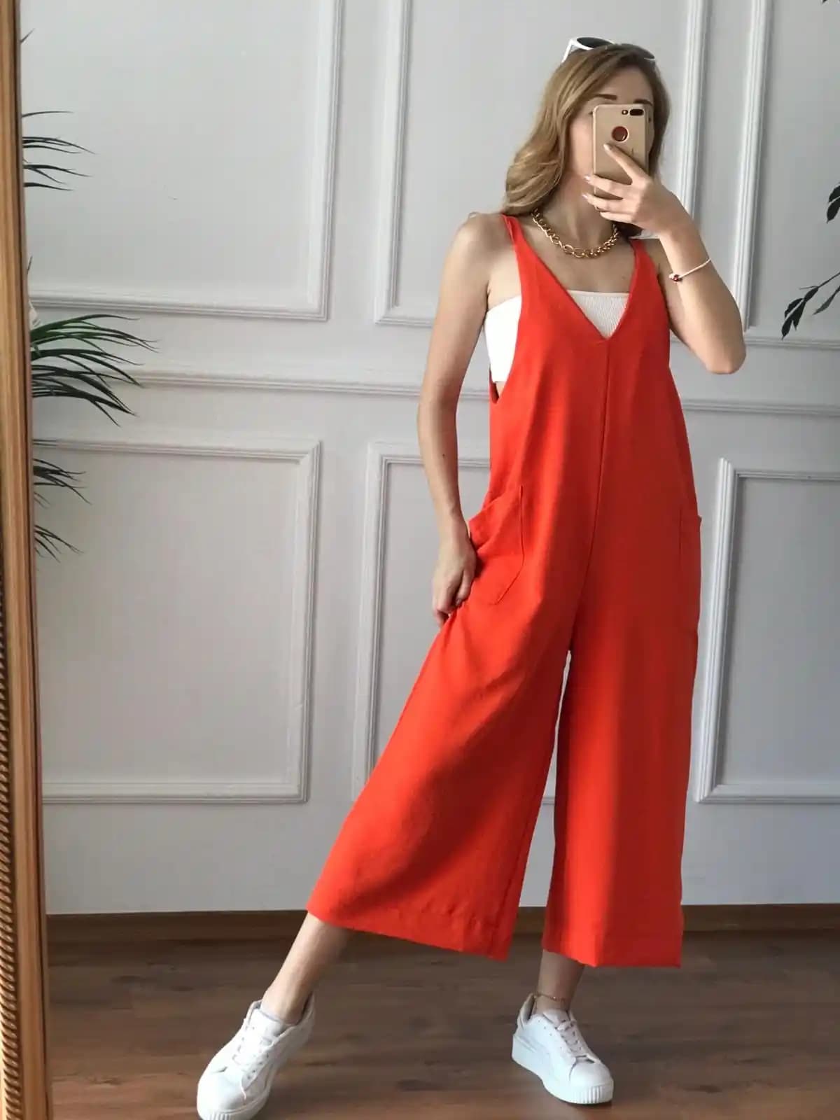 Salaş Tulum Modası: Rahatlık ve Şıklığın Modern Yansıması ve Trendleri