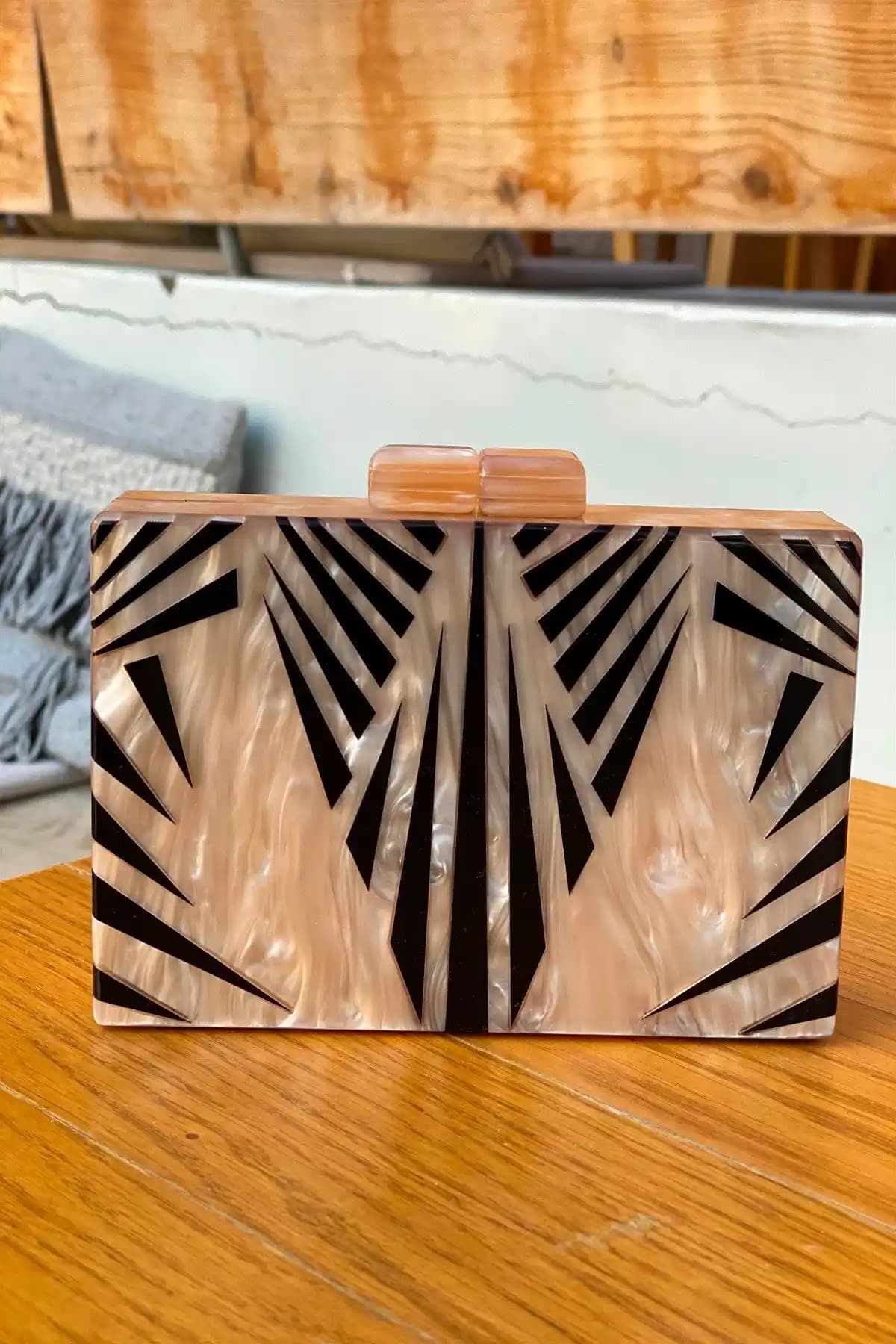 Sedef Çanta Modasında Güncel Trendler ve Geleneksel Sanatın Buluşması