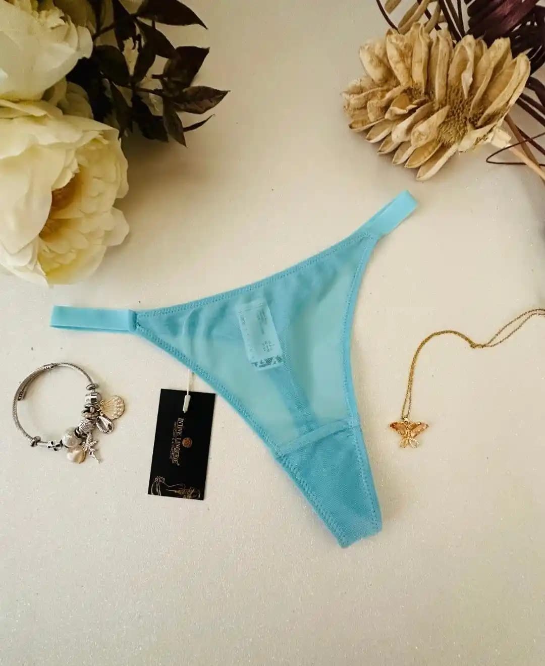 Şeffaf Tanga Modelleri: Günümüz Moda Trendlerinde Cesur ve Şık Seçenekler