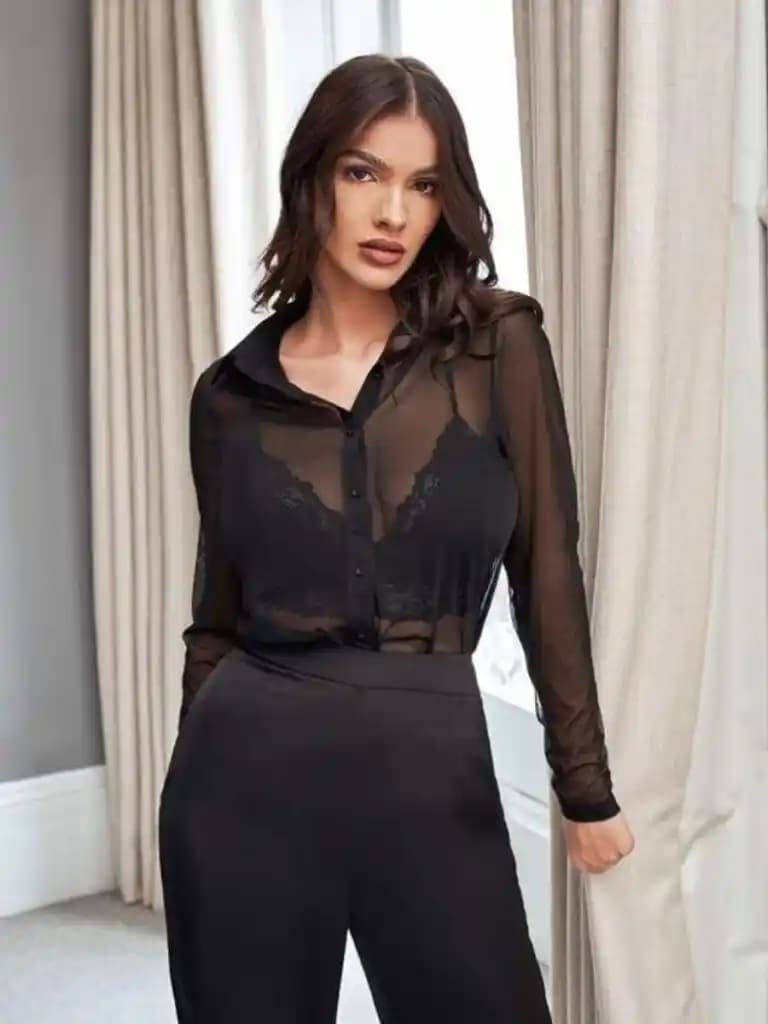 Şeffaf Üstler Moda Dünyasında Şıklık ve Rahatlığın Modern Buluşması