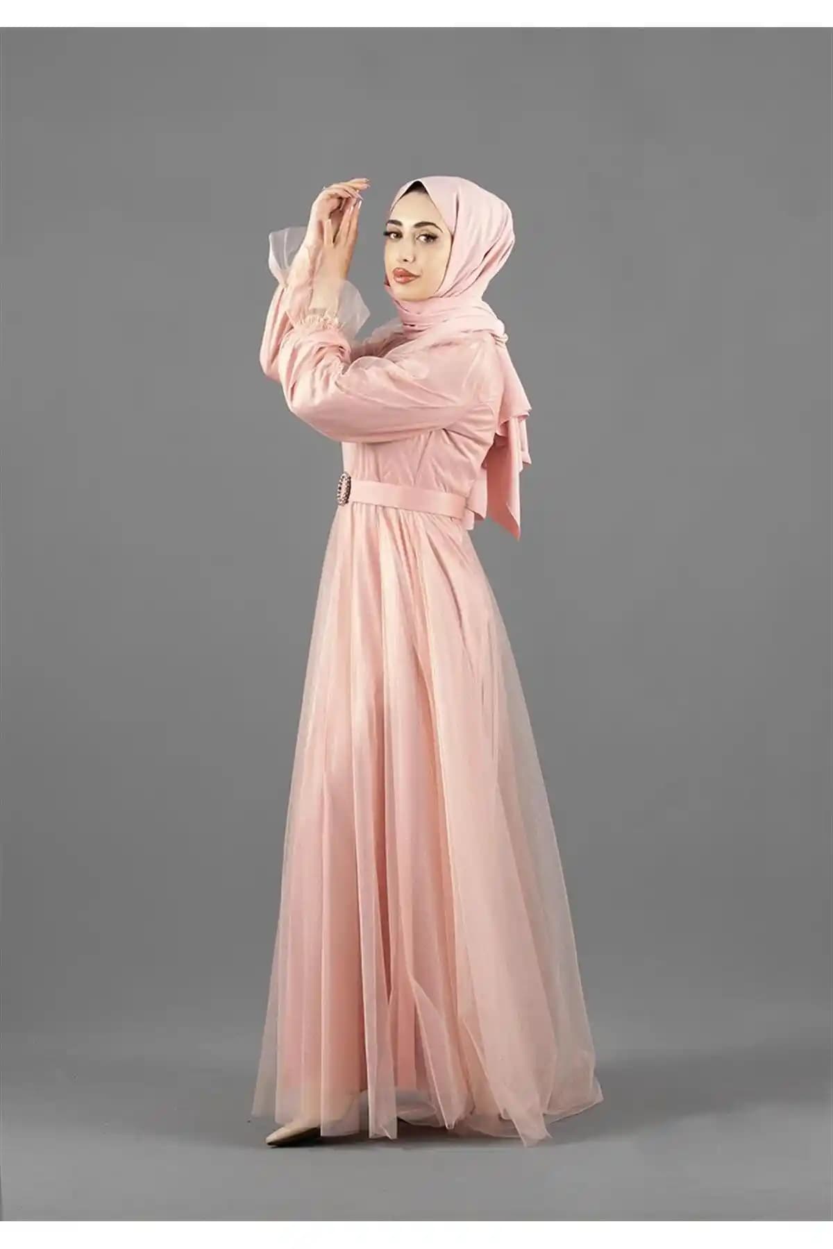 Şeker Pembe Abiyeler: Zarafet ve Feminenliğin En Güzel Temsili Modası