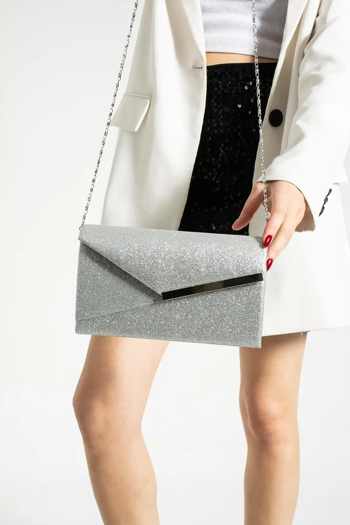 Simli Çantalar: Şıklık ve Zarafetin En Güzel Tamamlayıcısı