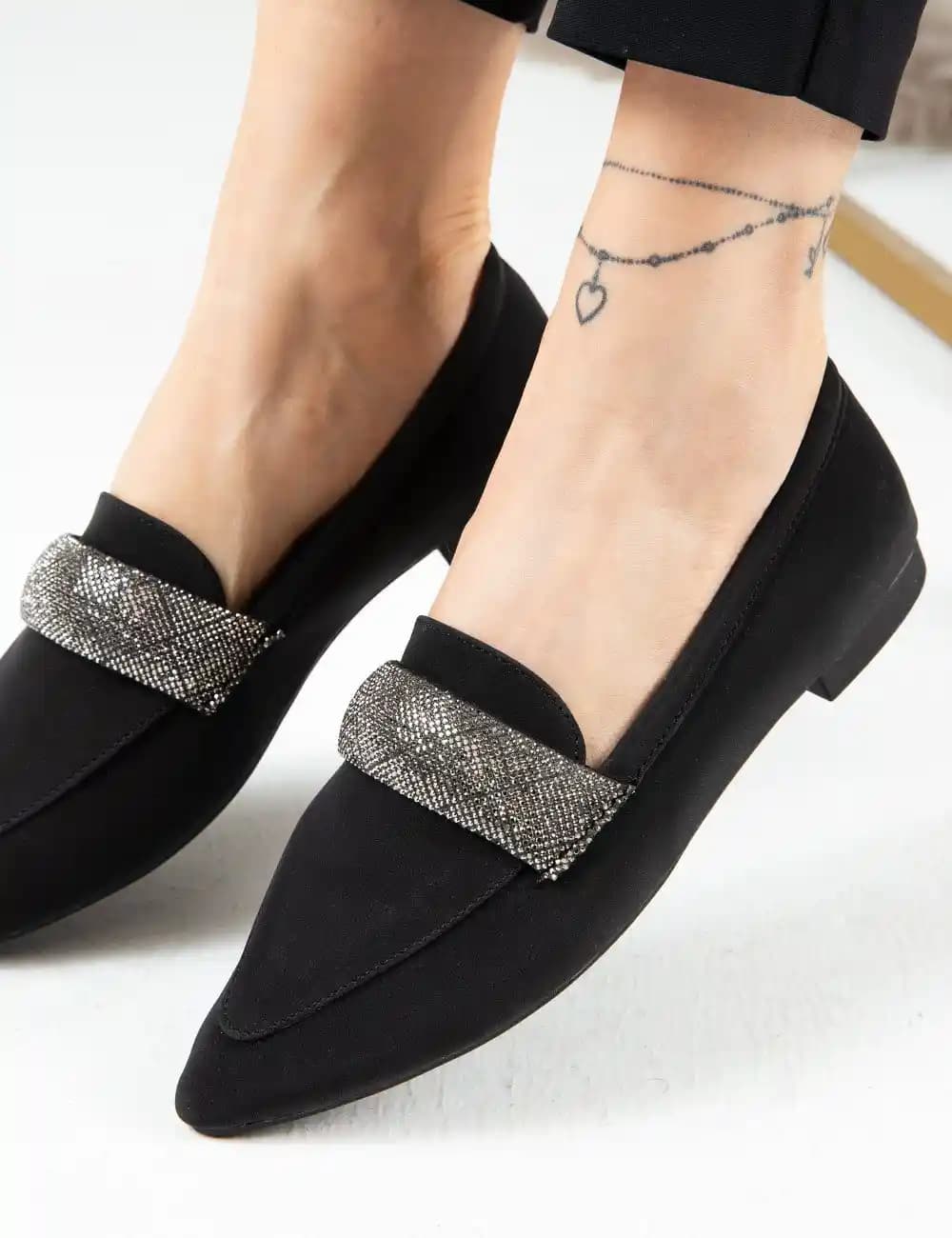 Siyah Babetlerin Moda Dünyasındaki Yeri ve Stil İpuçları