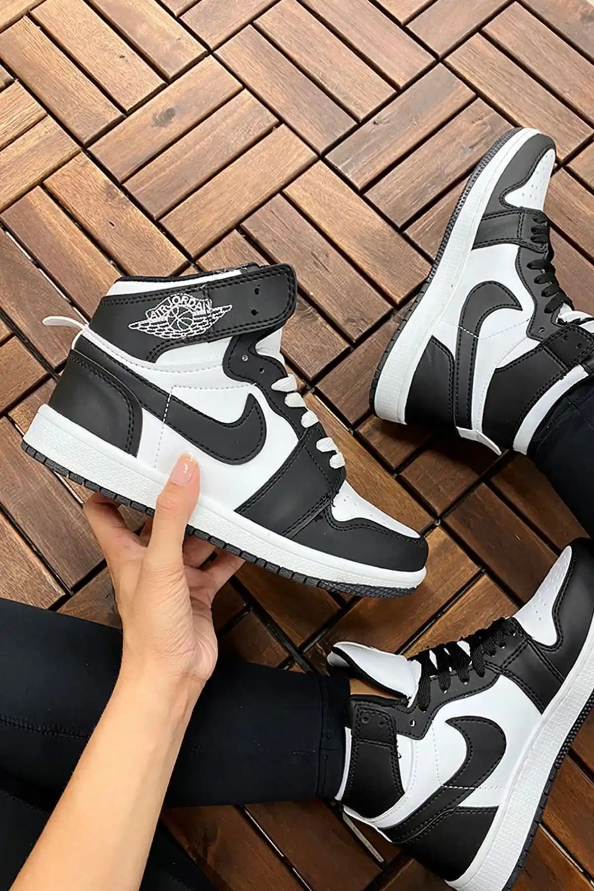 Siyah Beyaz Jordan Ayakkabılarıyla Modern Moda ve Stil İfade Yöntemleri