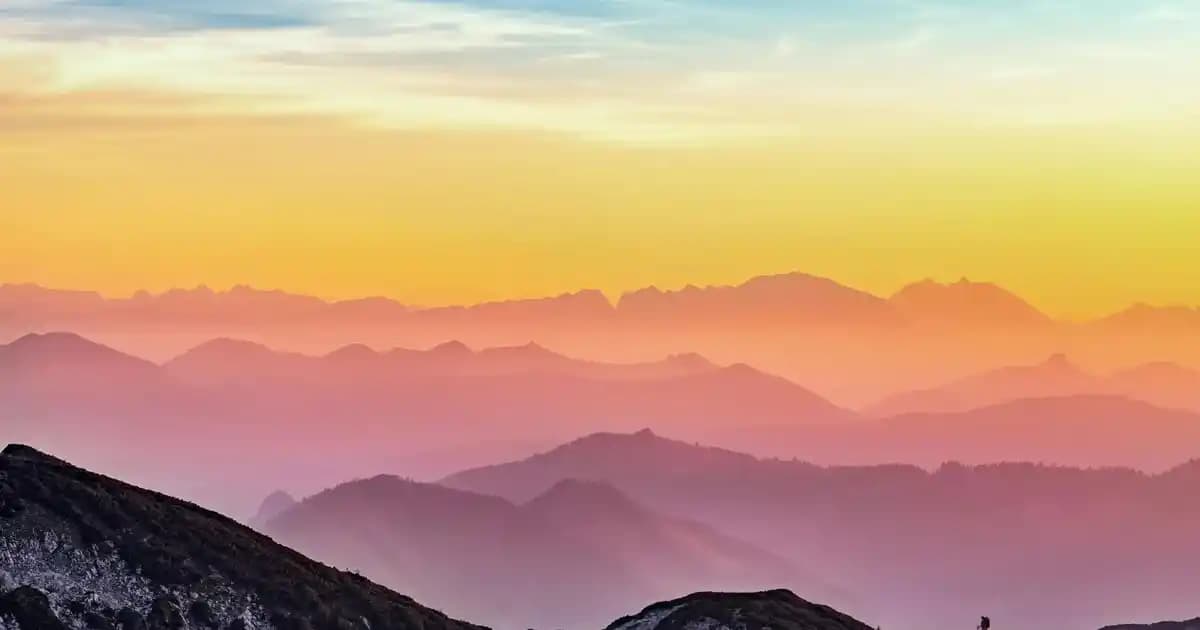 Siyah Crop Modasında Güncel Trendler ve Kombinasyon İpuçları