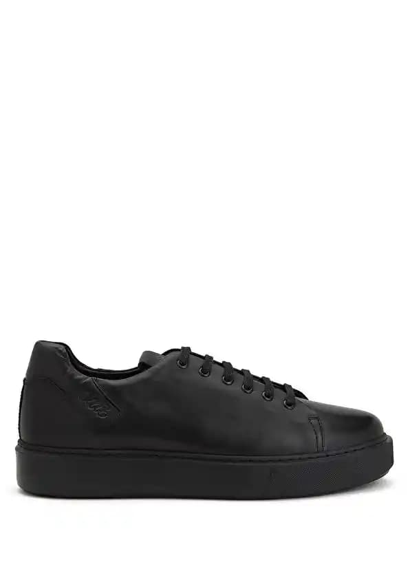 Siyah Erkek Deri Sneakerlar: Modern Stil ve Konforun Mükemmel Uyumu