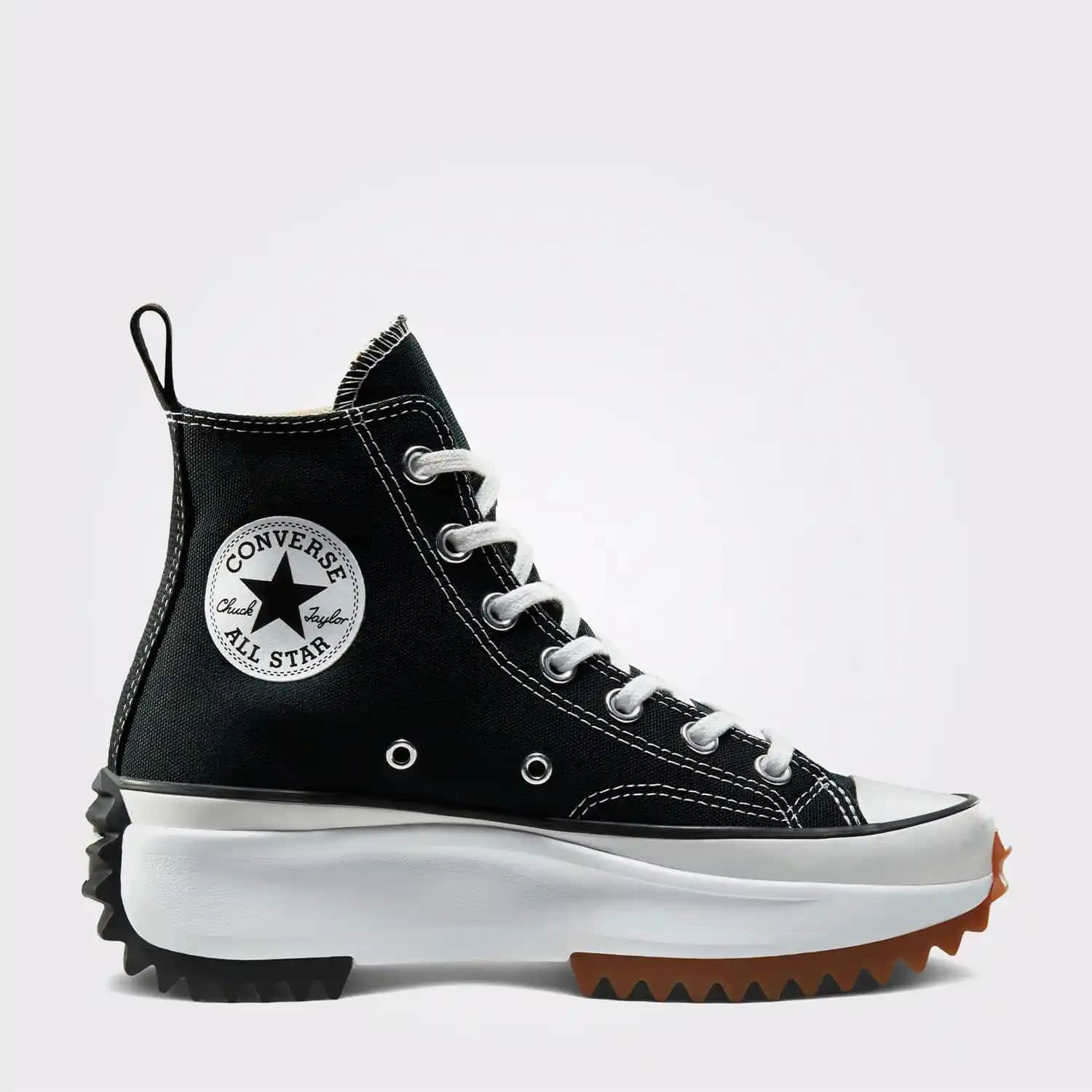 Siyah Platform Converse ile Şıklık ve Konforu Bir Arada Yakalayın