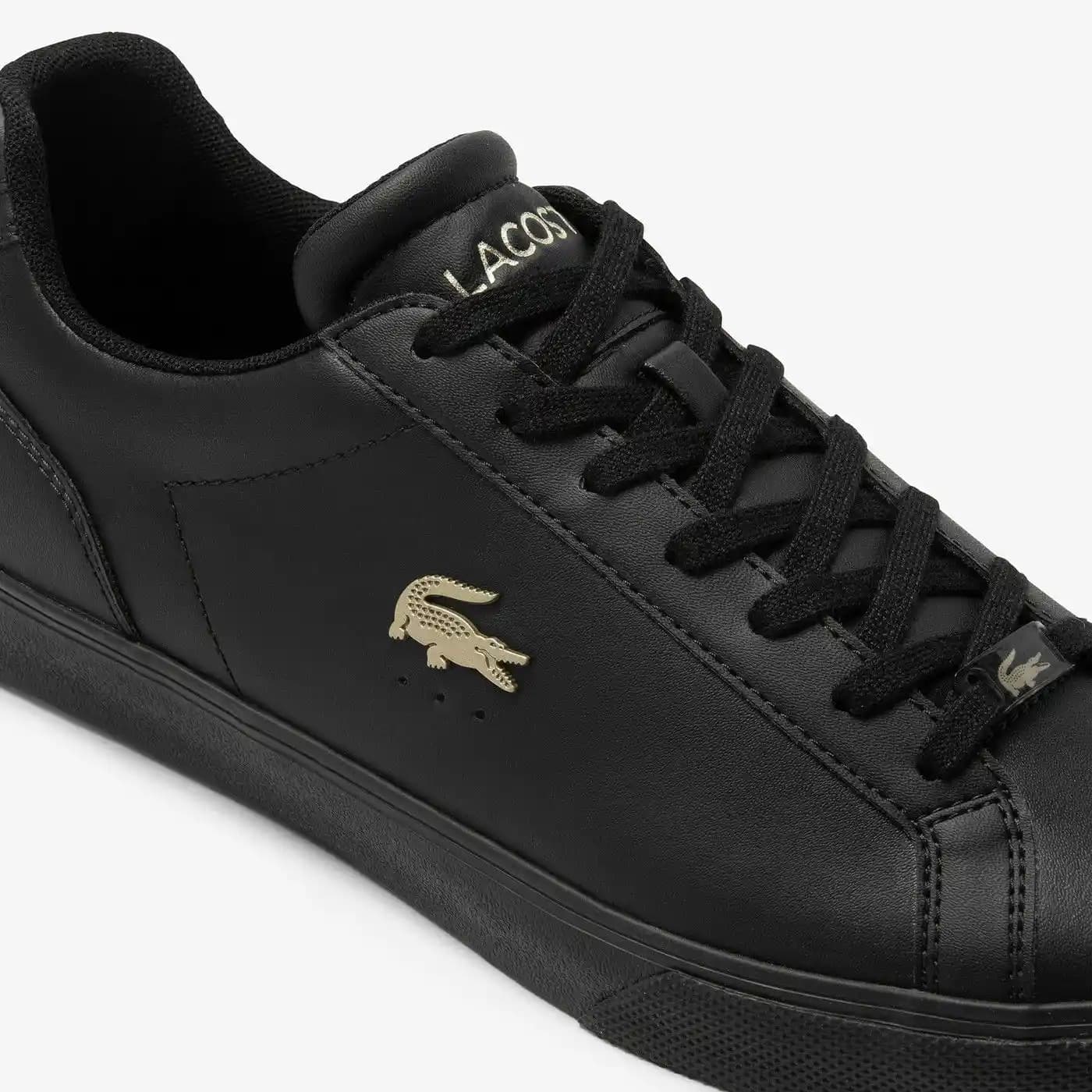 Siyah Sneaker Modası ve Stil İpuçları: Çok Yönlü, Zamansız ve Şık Ayakkabı Seçenekleri