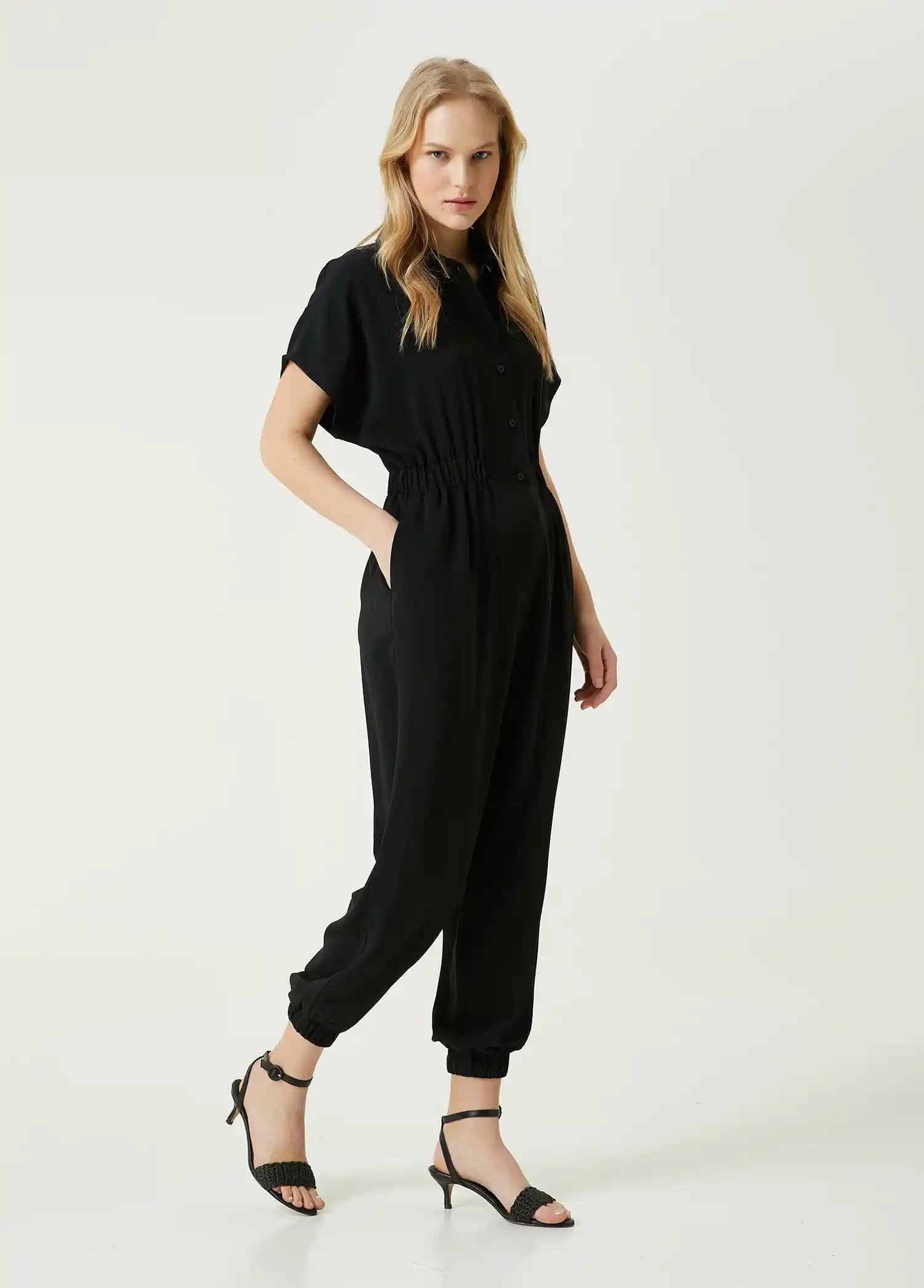 Siyah Tulumun Moda Dünyasındaki Yeri ve Stil İpuçları