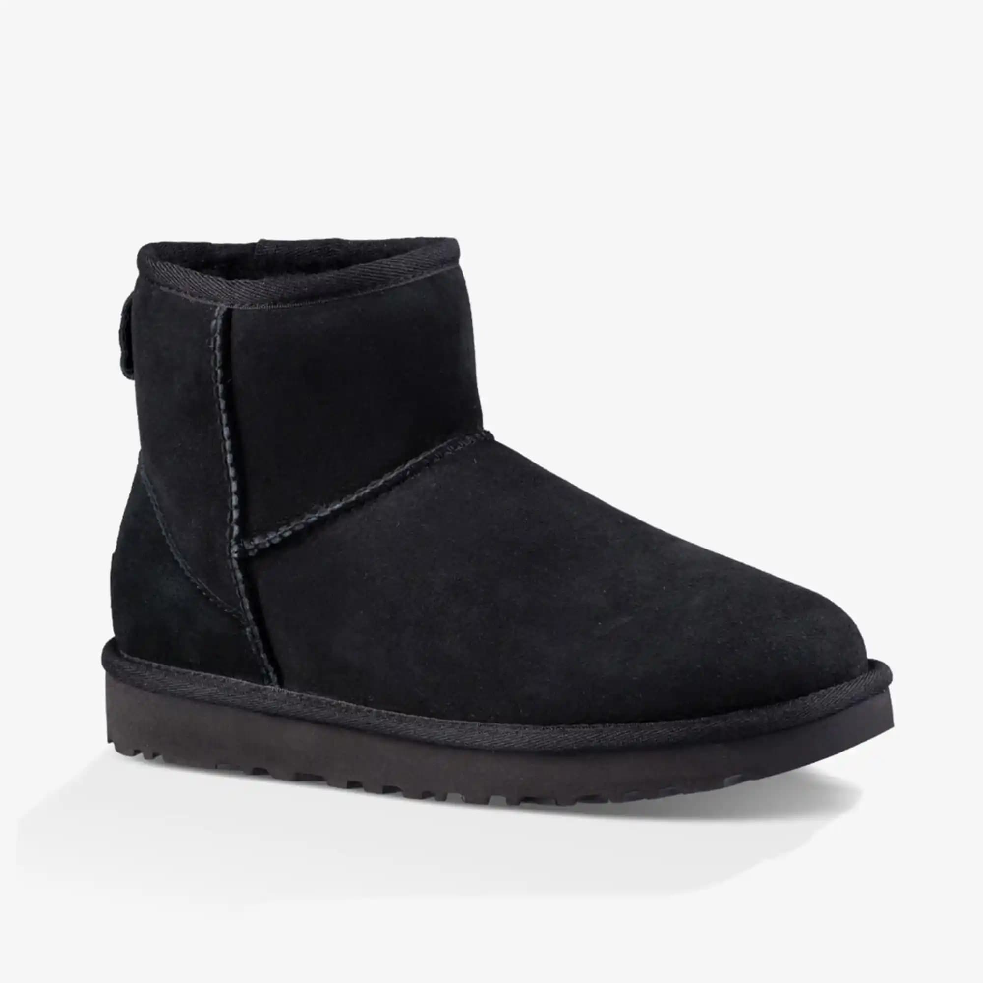 Siyah Ugg Modelleri ve Kombinasyon Önerileri ile Şıklık ve Konforun Buluşması