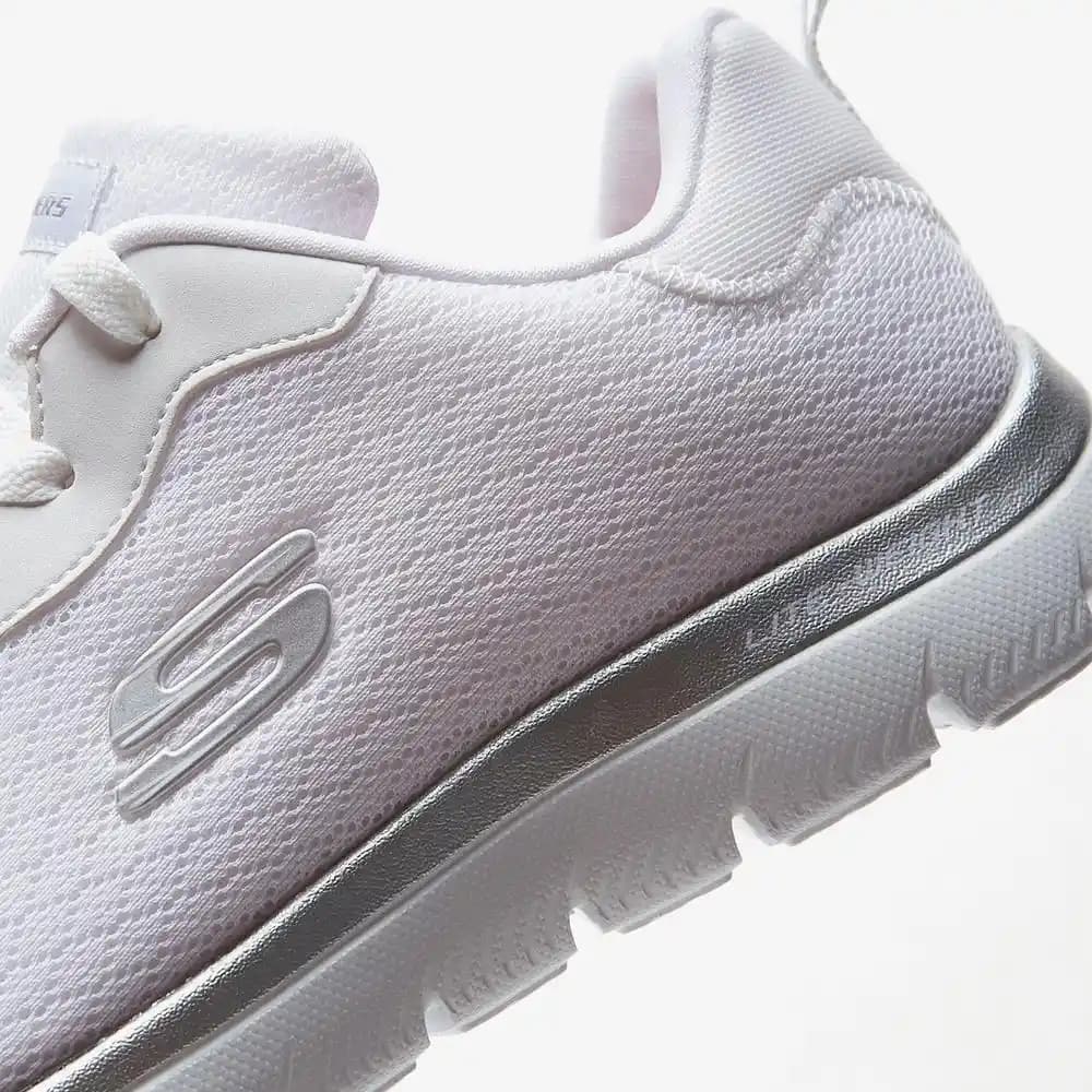 Skechers Beyaz Spor Ayakkabılar: Konfor ve Şıklık Sunan Modern Tasarımlar