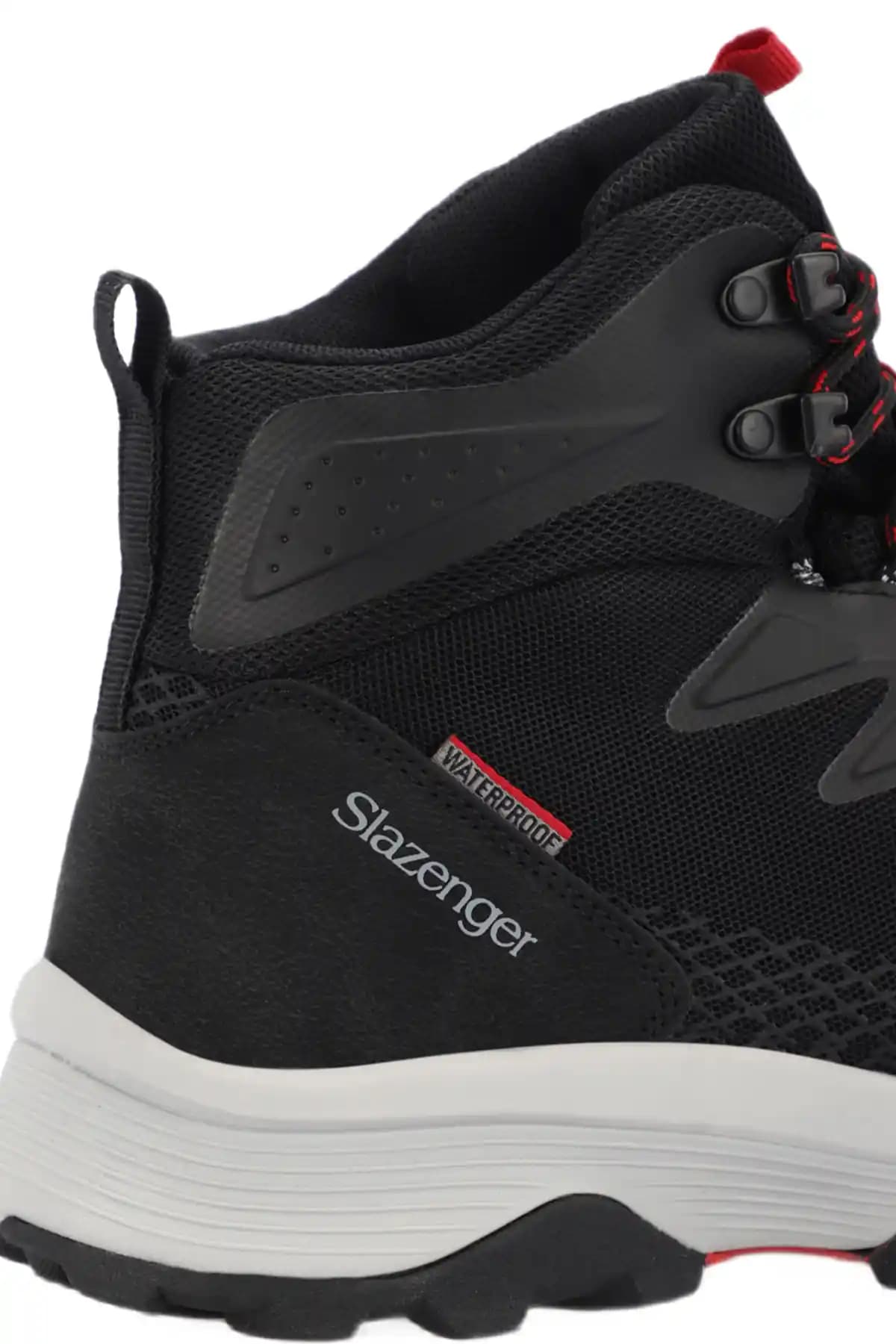 Slazenger Trekking Bot: Dayanıklı ve Şık Outdoor Ayakkabılarla Doğada Konfor