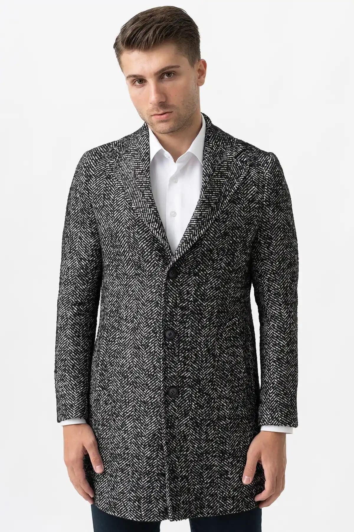 Slim Fit Kaban Nedir ve Nasıl Kombinlenir Modern ve Şık Bir Kış Stili İçin Rehber