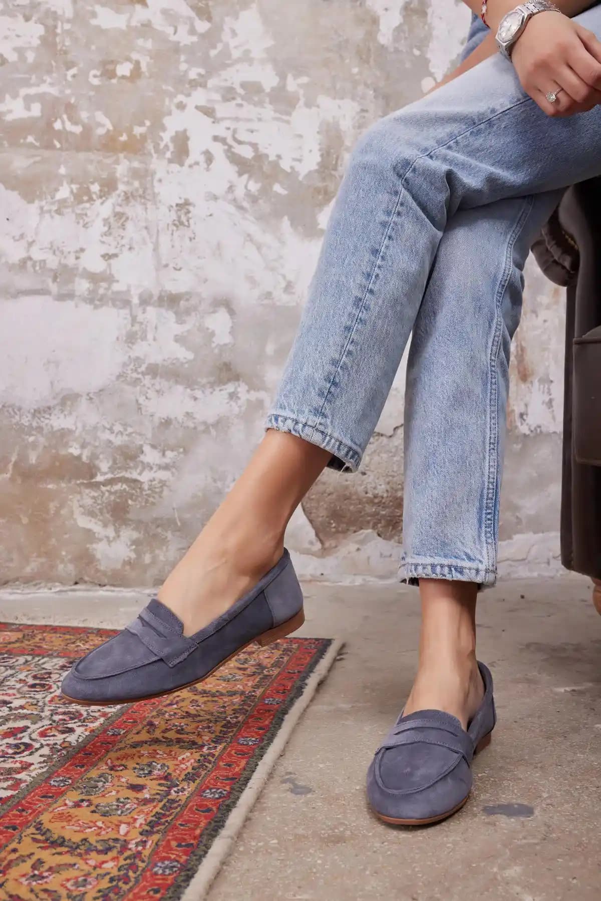 Suet Babet Nedir? Günlük Giyim ve Moda Trendlerinde Konfor ve Şıklık Sağlayan Ayakkabı Seçenekleri
