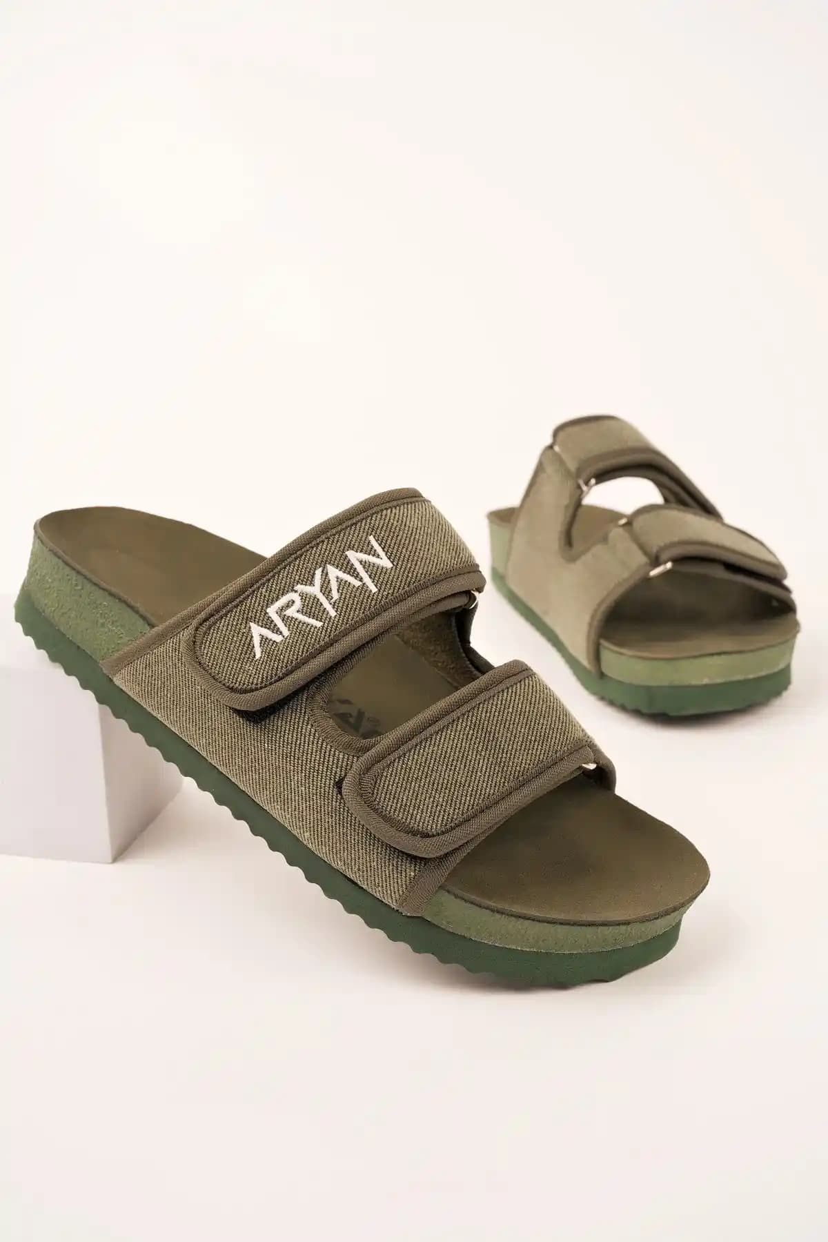 Sünger Tabanlı Terlikler: Konfor ve Şıklık Sunan Modern Ayakkabı Seçenekleri