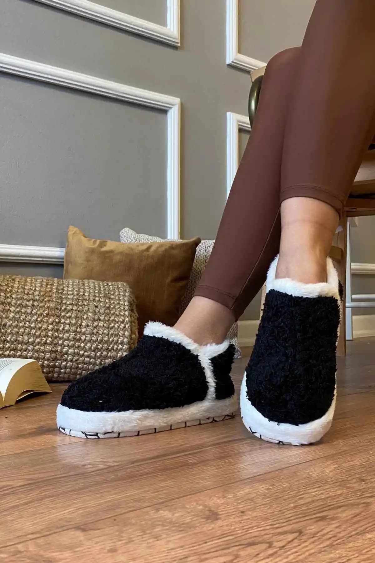 Tabanlı Ev Botları: Güncel Moda Trendlerinde Rahatlık ve Şıklığın Buluşması