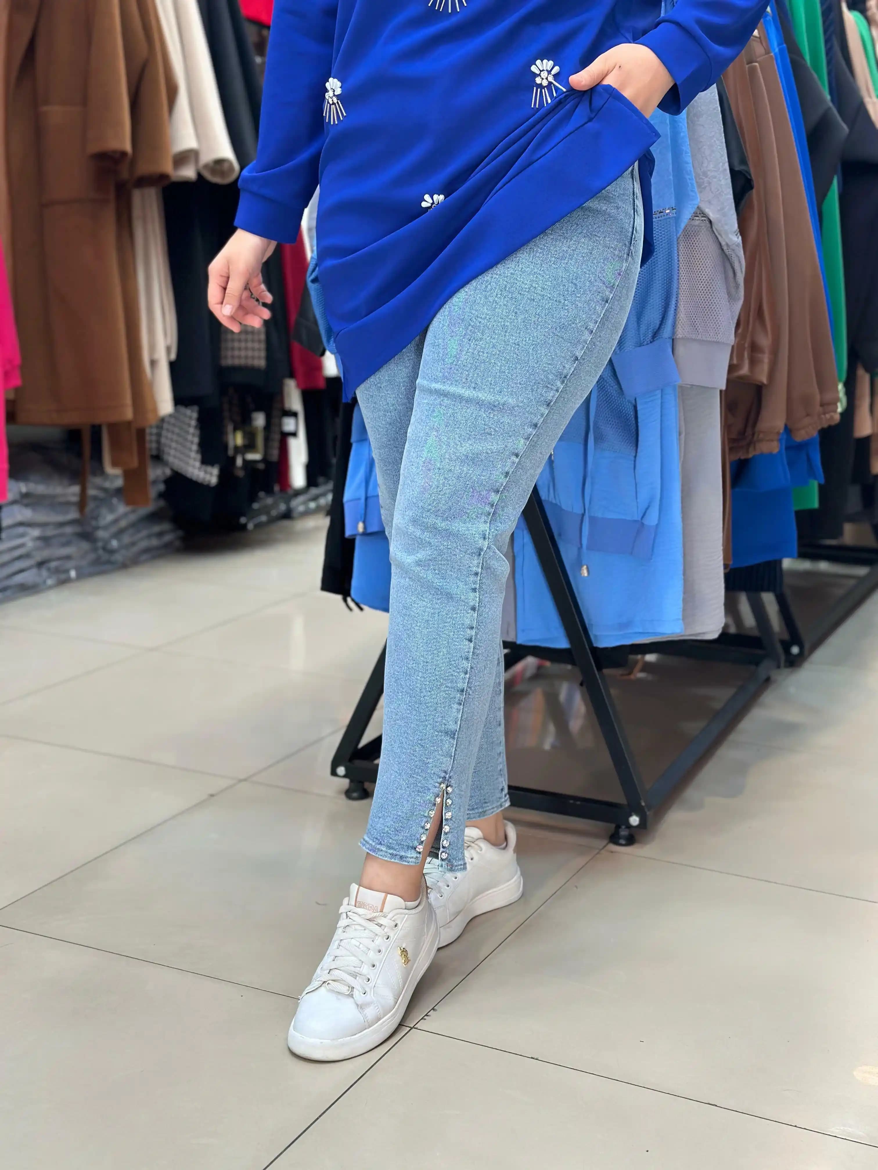 Taşlı Pantolon Modası: Günlük ve Özel Günler İçin Şık Kombinasyonlar ve Trendler