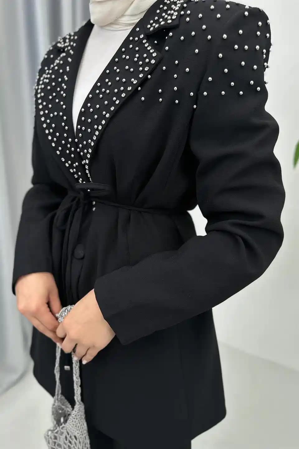 Taslı Takımlar: Modern Moda Trendleri ve Kombinasyon İpuçları