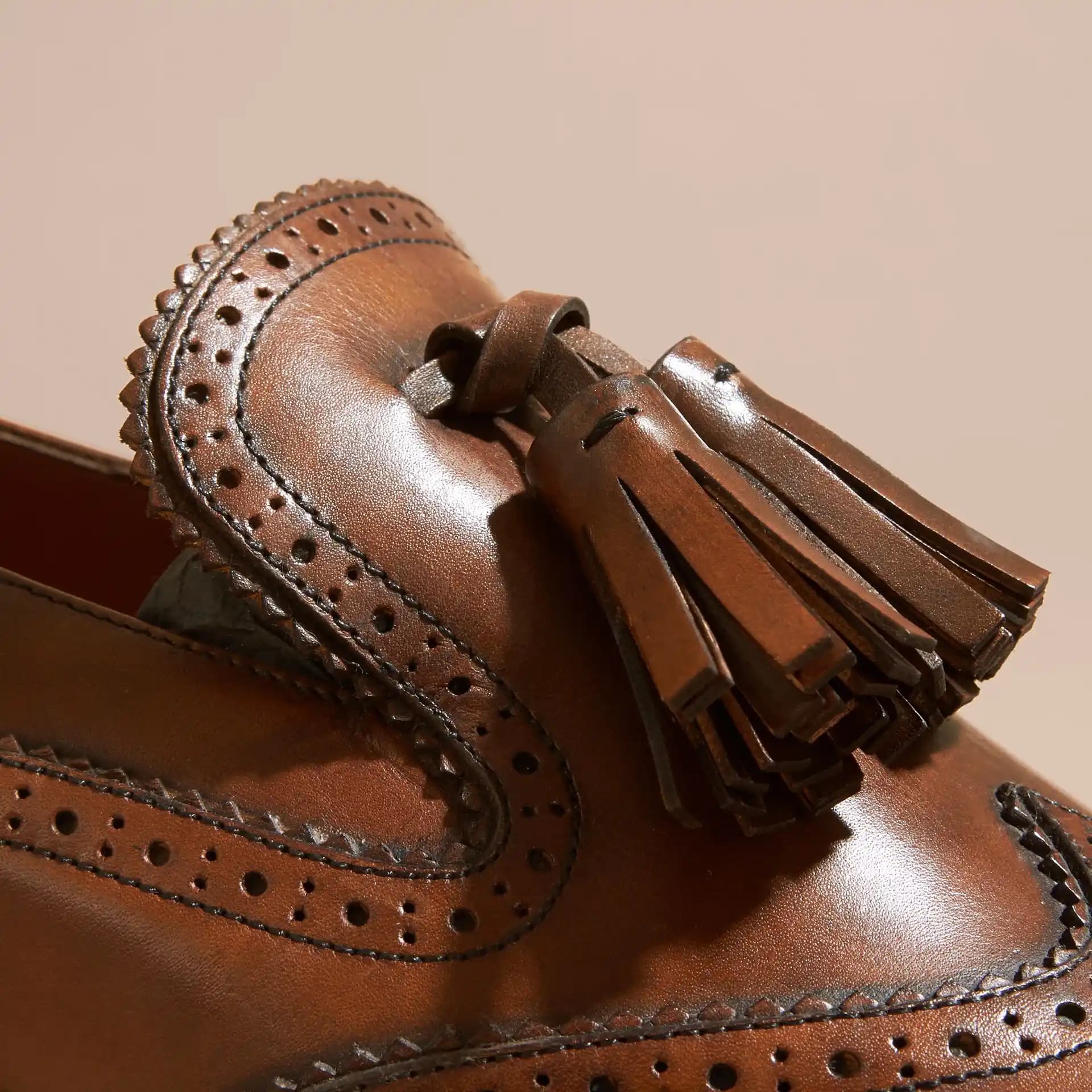 Tassel Loafers Nedir ve Neden Popüler Oluyor? Moda ve Stil Rehberi