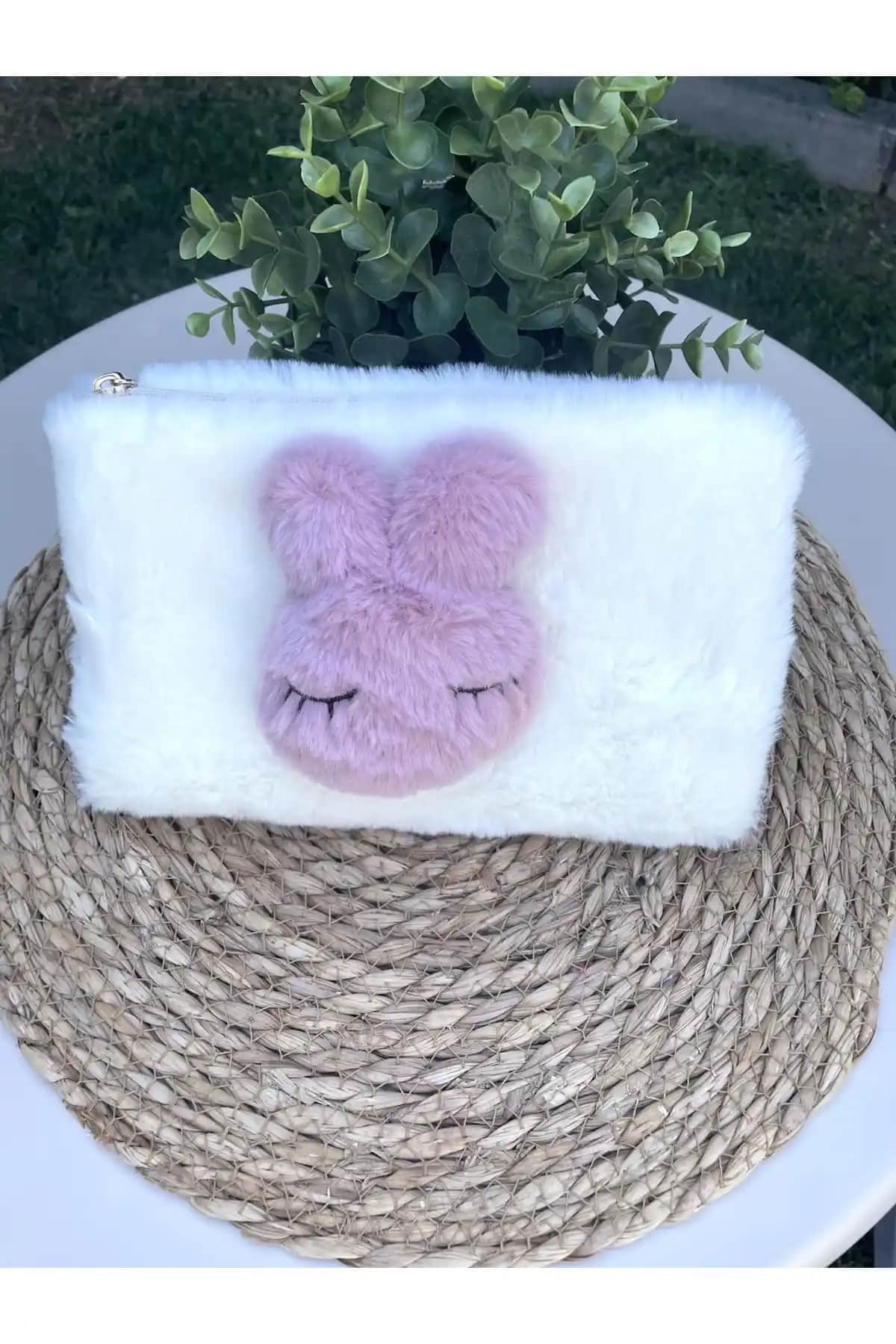 Tavşanlı Peluş Çanta Modada Popüler Trend ve Şık Kullanım İpuçları