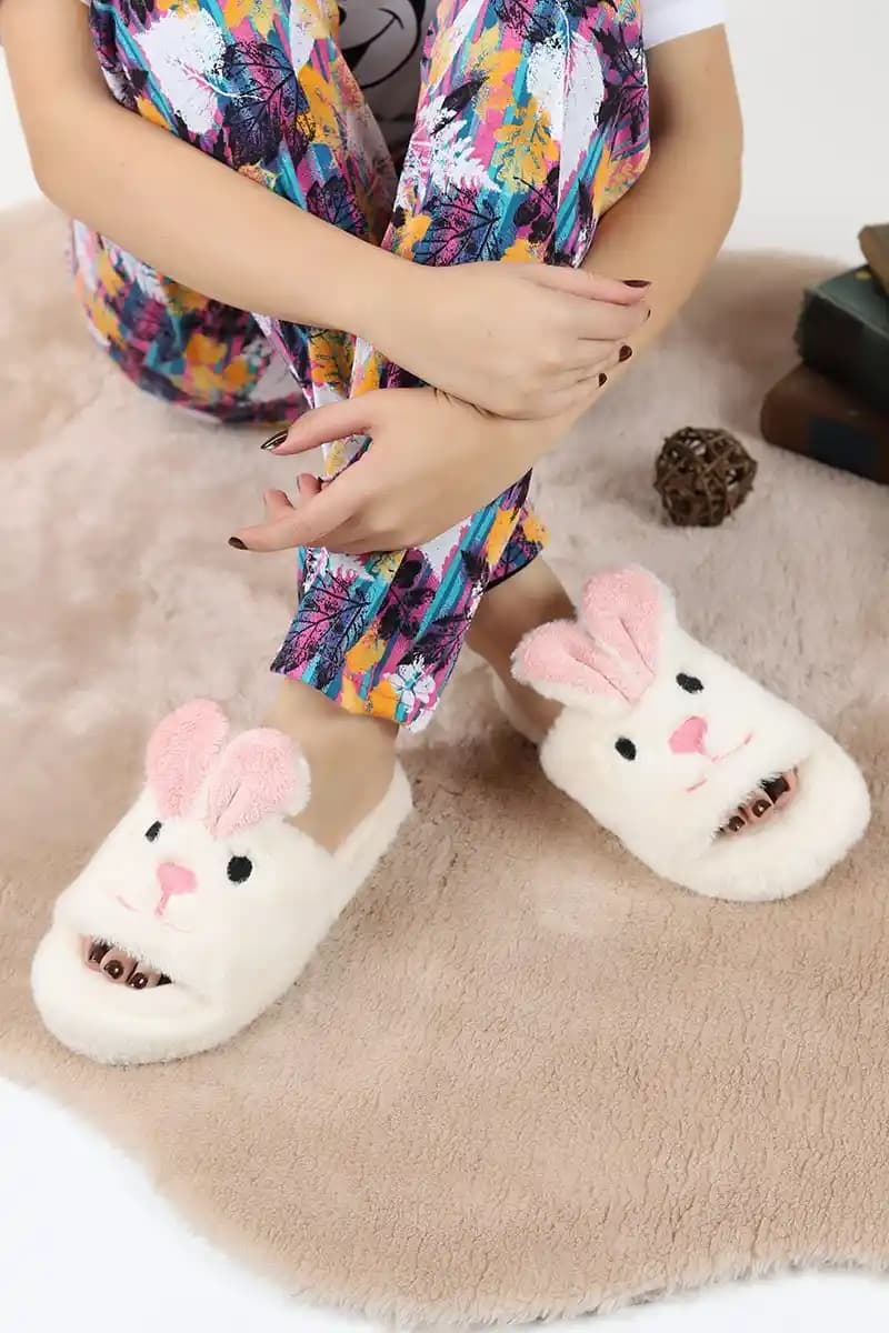 Tavşanlı Terlik Nedir? Rahatlık ve Şıklığın Güncel Trendleri