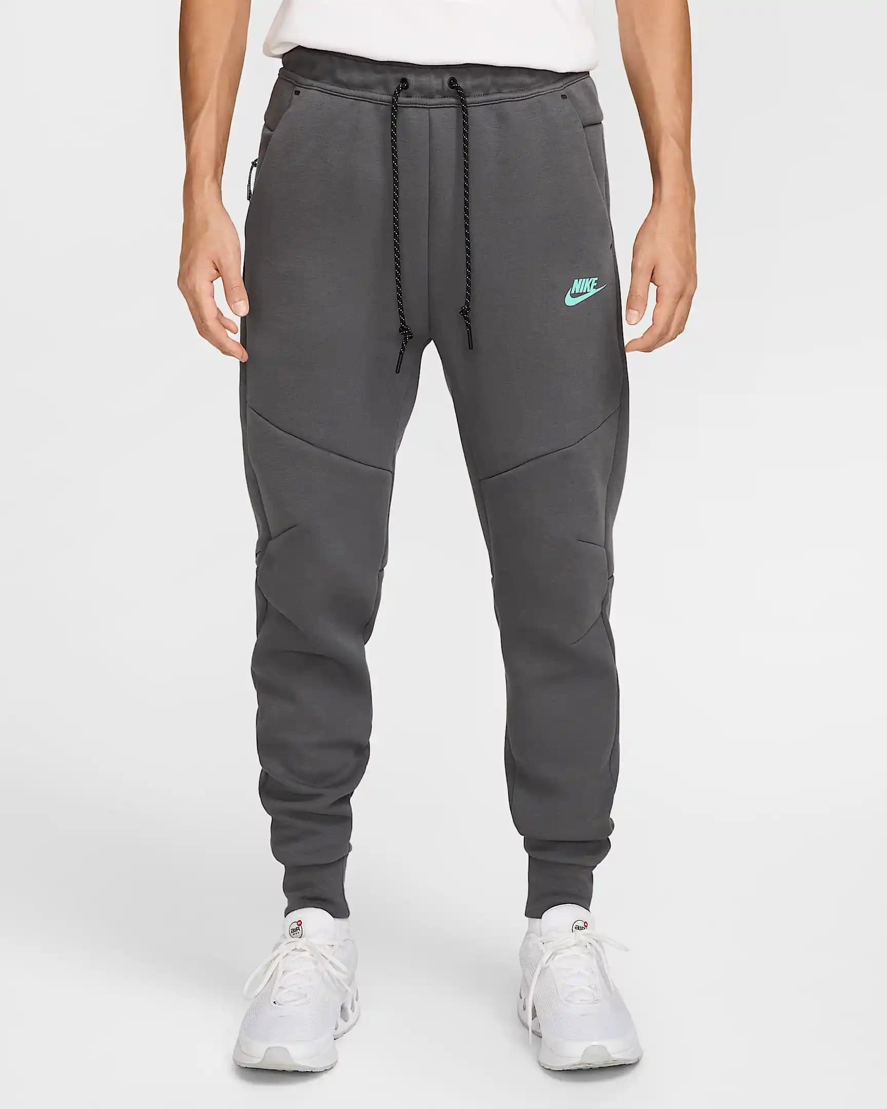 Tech Fleece Jogger Pantolonlar: Modern ve Rahat Giyim Trendleri ve Kombinasyon Önerileri