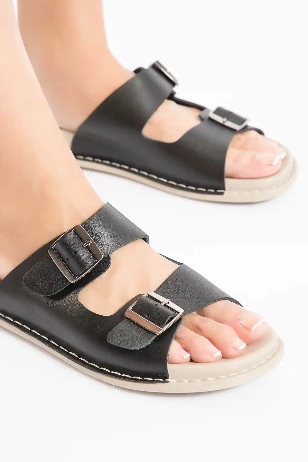 Terlik ve Sandaletlerin Günümüz Moda ve Sağlık Dünyasındaki Yeri ve Seçim İpuçları