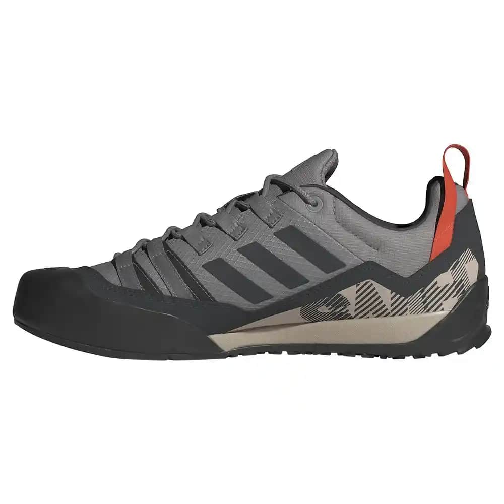 Terrex Swift Solo 2.0: Çok Yönlü Outdoor ve Günlük Kullanım İçin Modern Ayakkabı