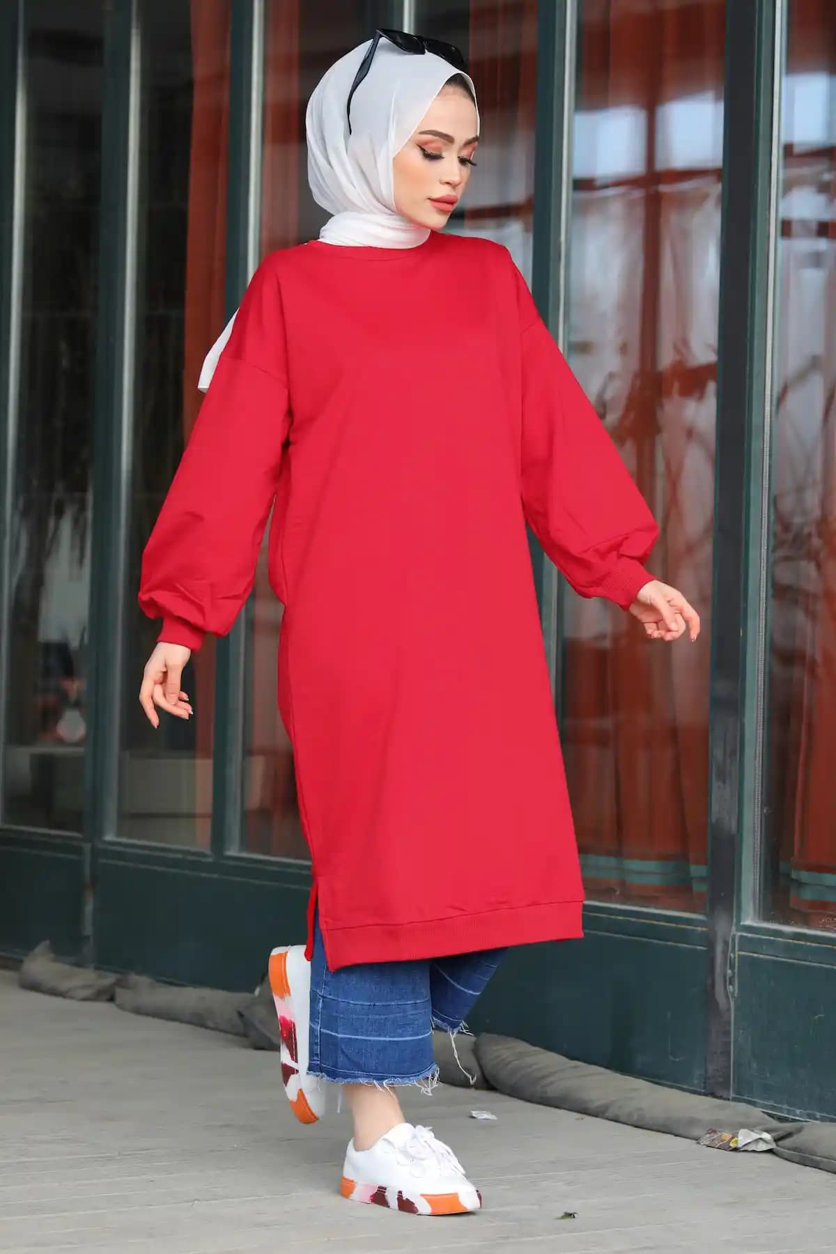 Tesettür Sweat Tunikler: Güncel Moda Trendlerinin Rahat ve Şık Parçası