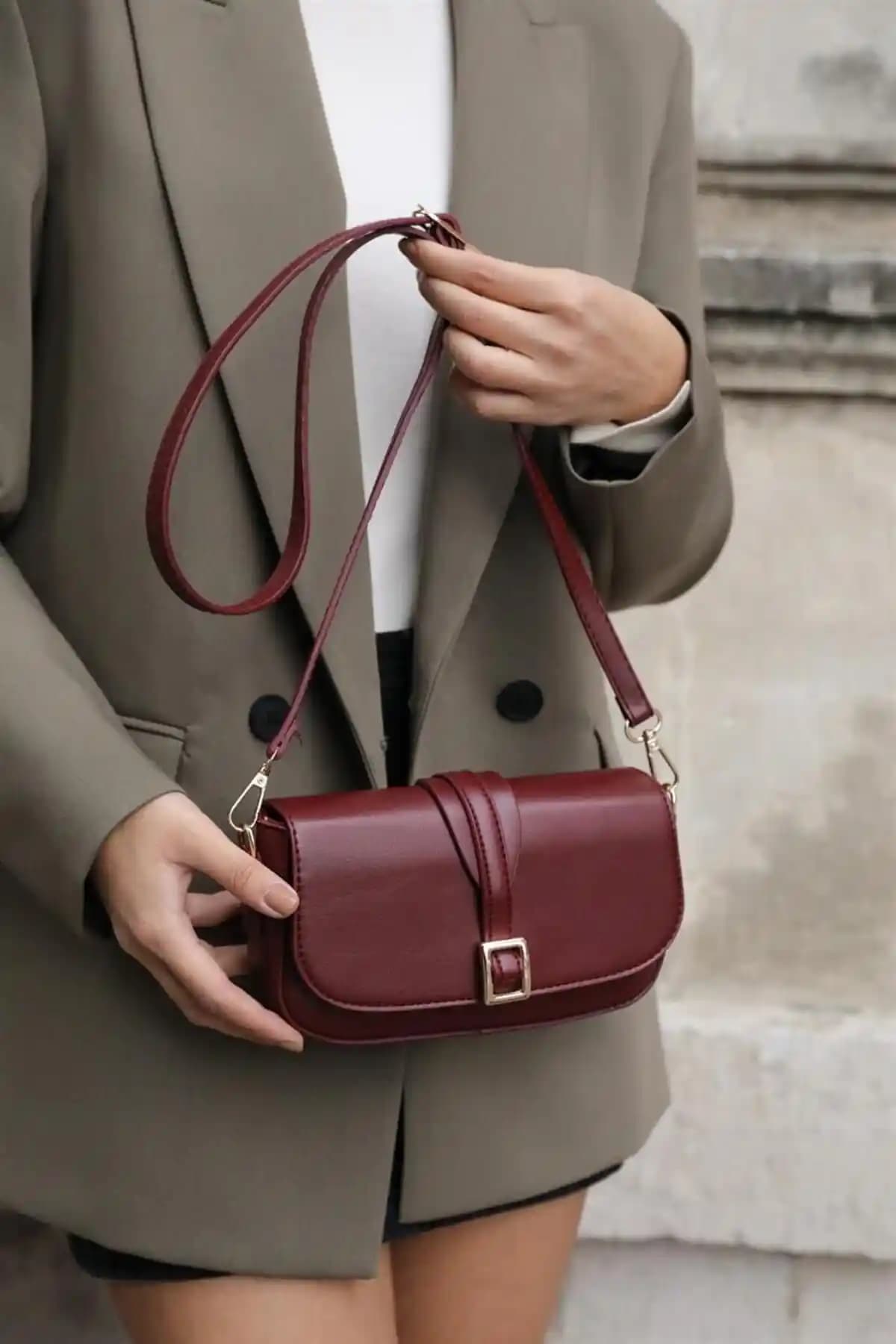 Tokalı Çantalar: Stil ve Fonksiyonelliğin Bir Arada Sunulduğu Moda Aksesuarları