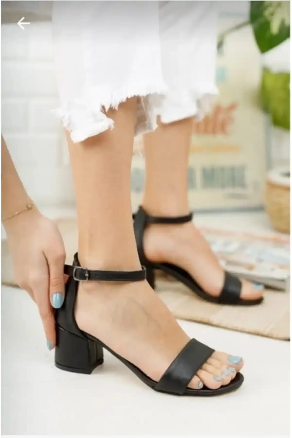 Topuklu Önü Açık Ayakkabılar: Şıklık ve Konforun Bir Arada Sunulduğu Trend Modeller