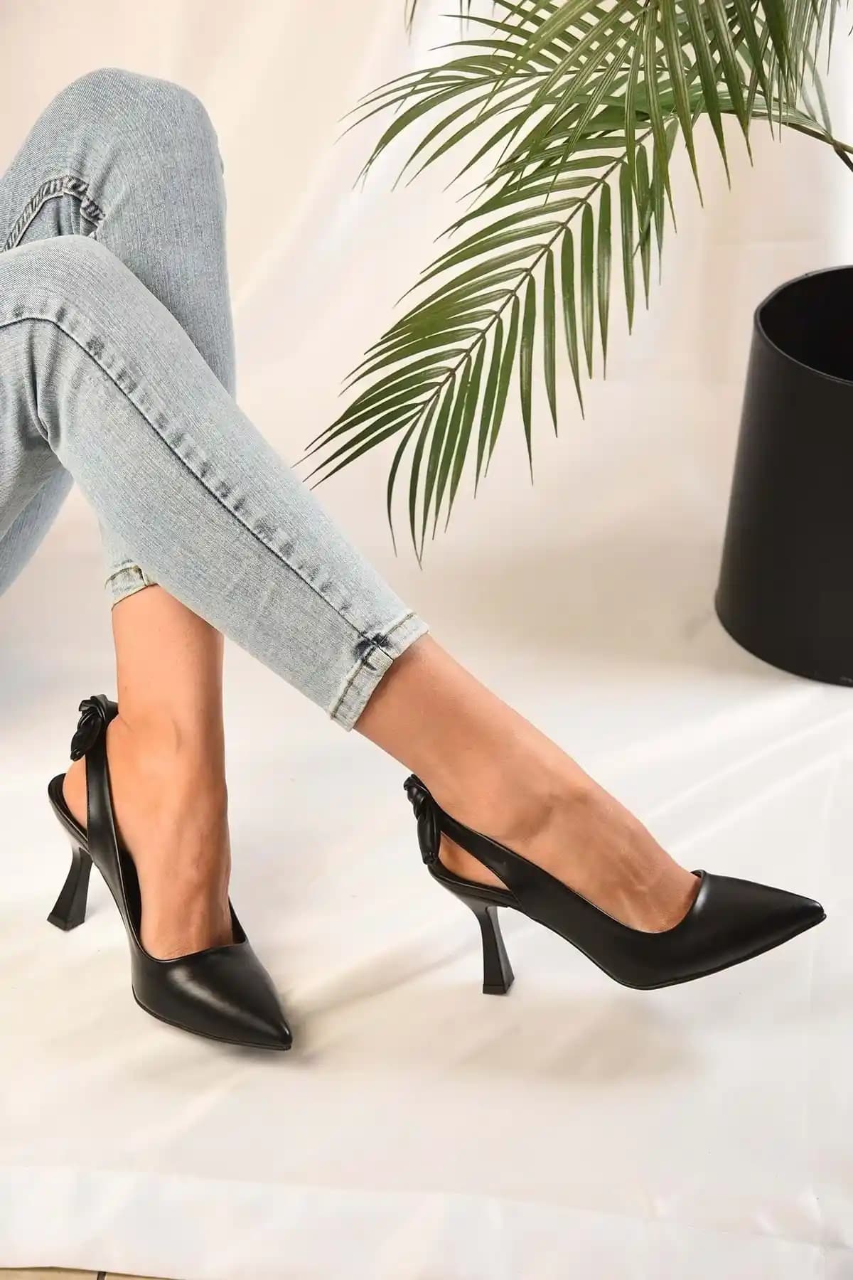 Topuklu Stiletto Ayakkabılar: Stil ve Zarafetin En Güçlü İfadesi