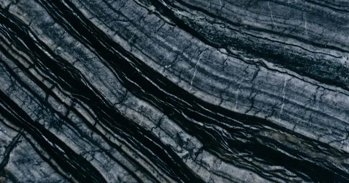 Tüllü Ayakkabılar: Şıklık ve Zarafetin Modern Temsilcisi, Trend ve Stil Rehberi