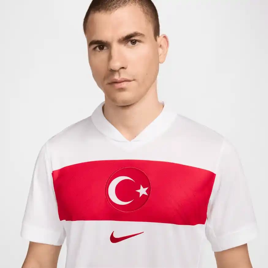 Türkiye Milli Takım Forması: Tarihçesi, Tasarımı ve Milliyetçilikle Bağlantısı