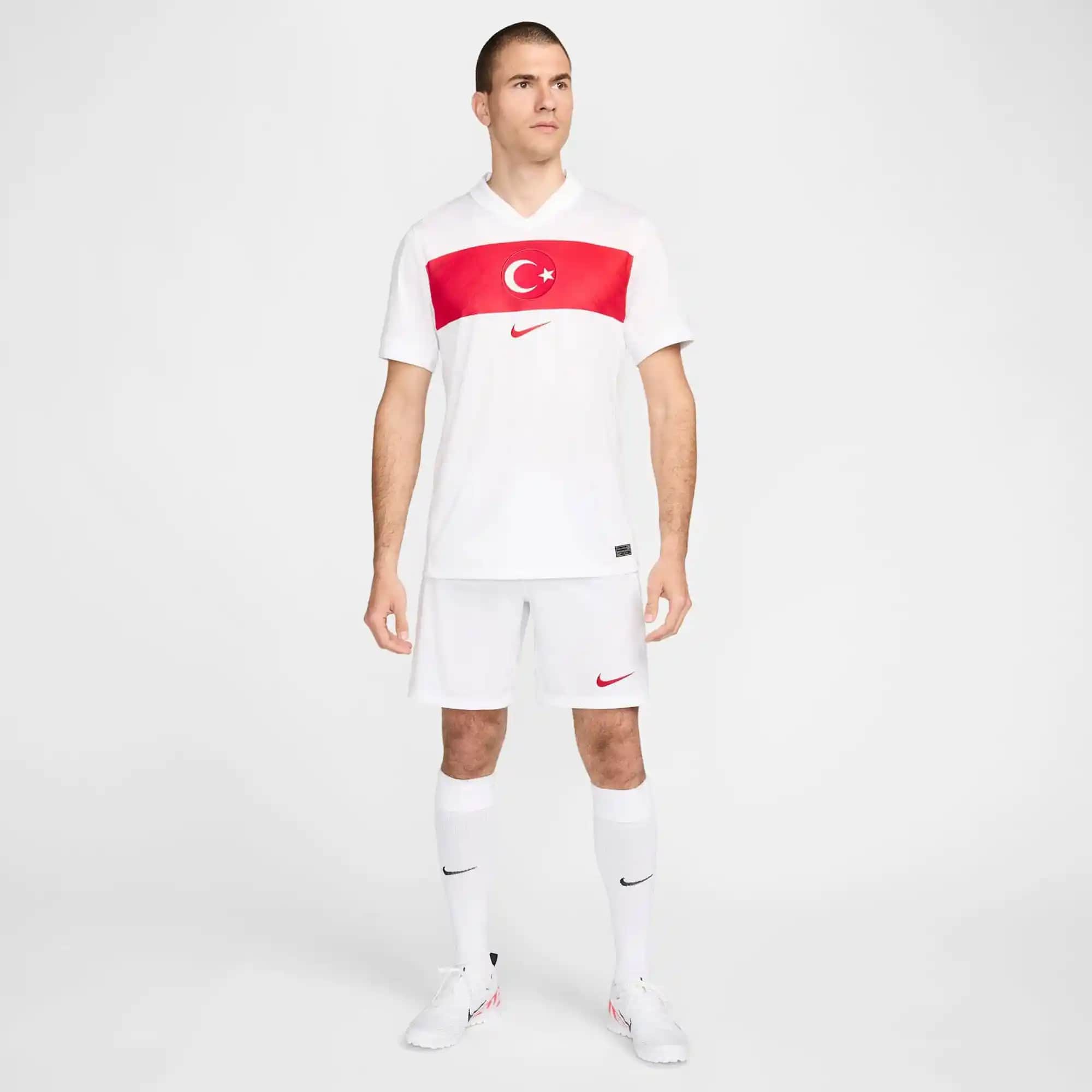 Türkiye’nin Yeni Forma Trendleri: Giyim ve Aksesuarlar Alanında Yenilikler ve Modern Tasarımlar