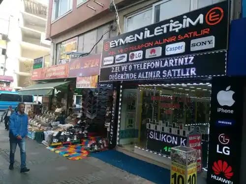 Ümraniye’de Ayakkabı Mağazaları: Geniş Seçenekler ve Moda Trendleri