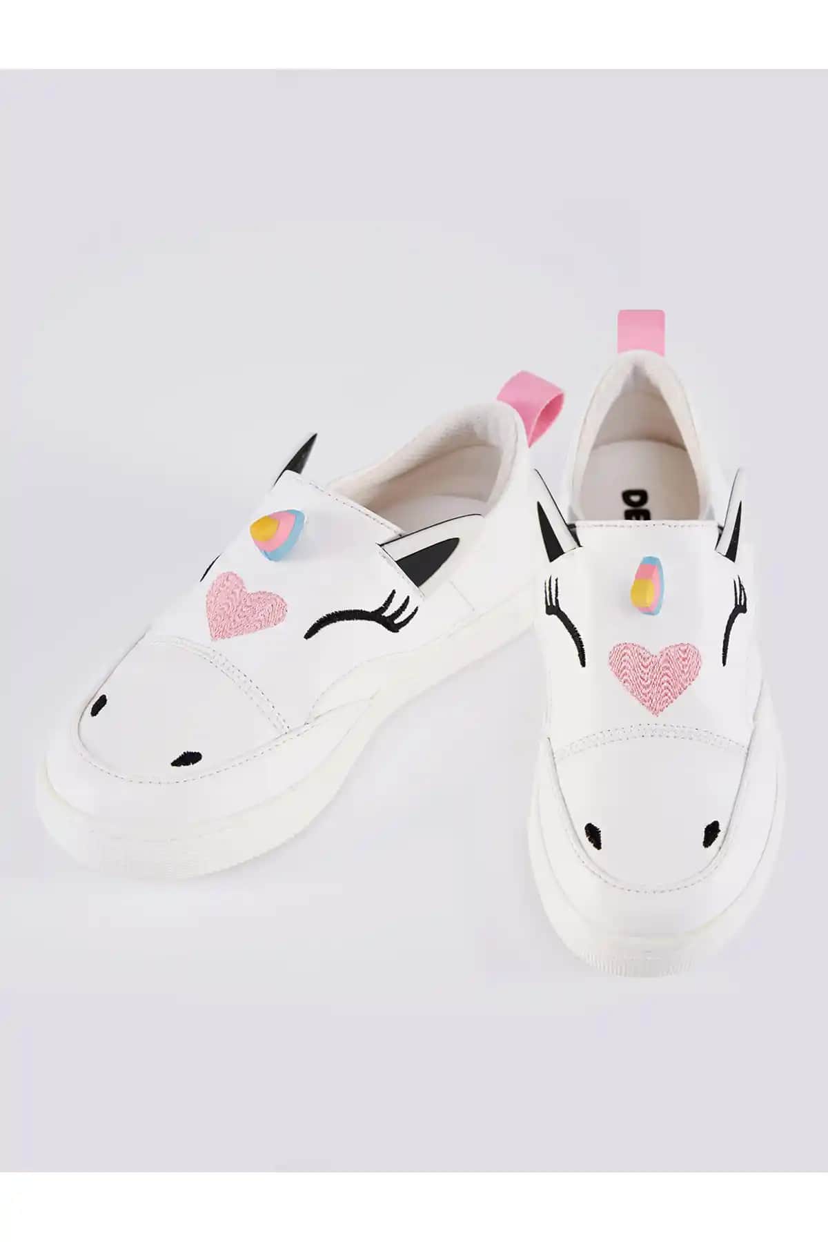 Unicorn Spor Ayakkabıları: Renkli ve Fantastik Tasarımlarla Moda Trendleri