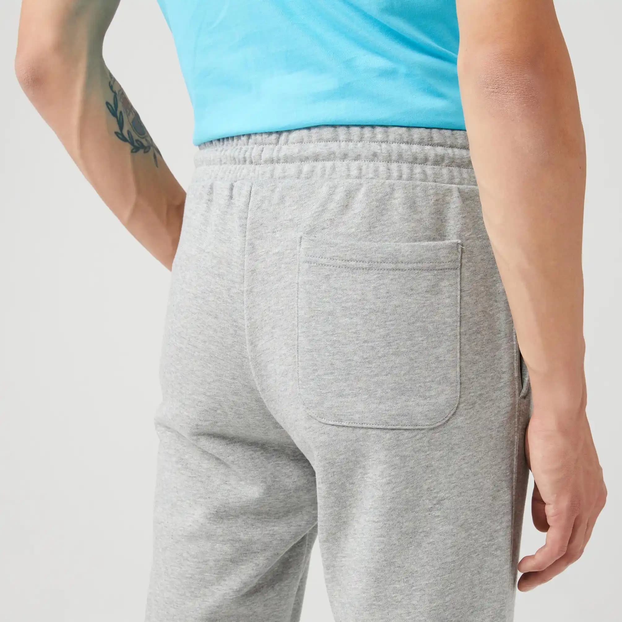 Unisex Eşofman Altları: Rahatlık ve Şıklığın Modern Moda Trendleri