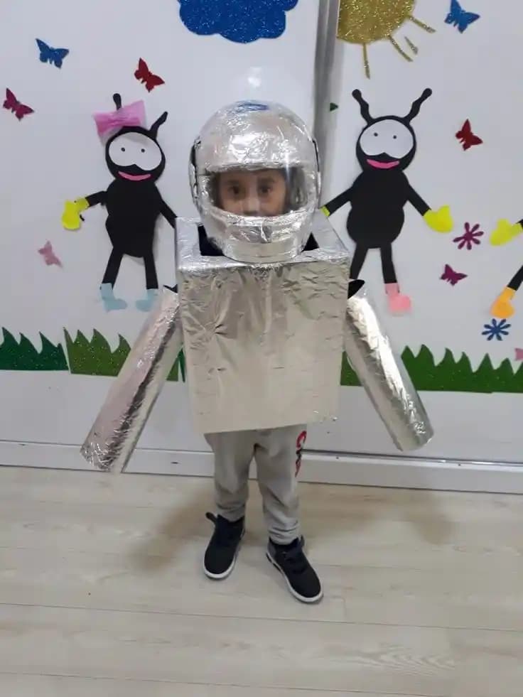 Uzaylı Kostümleri ile Yaratıcılığı ve Eğlenceyi Yansıtan Giyim Seçenekleri