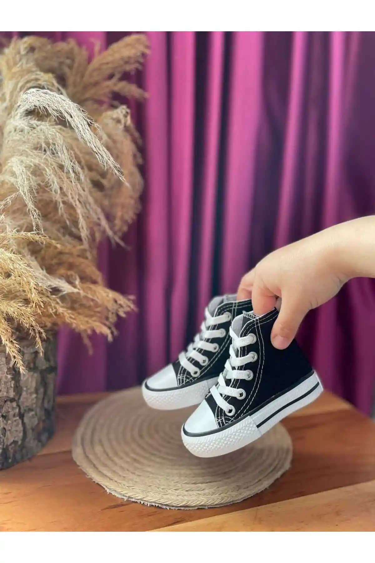 Uzun Bez Ayakkabılar: Konfor ve Şıklığı Bir Arada Sunan Güncel Moda Trendleri