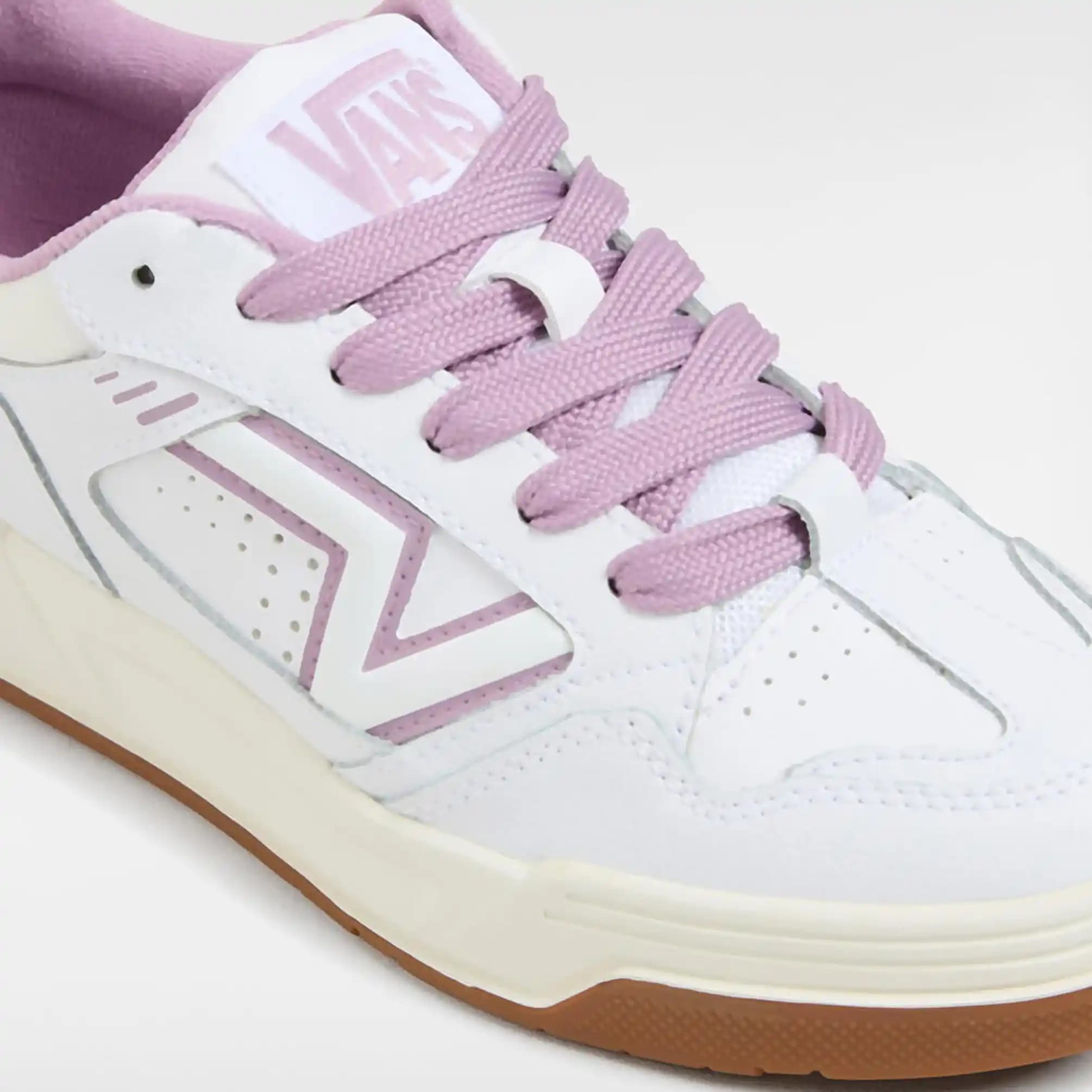 Vans Mor Renkli Koleksiyonu: Giyim ve Aksesuar Trendlerinde Öncü Olmanın Yolları