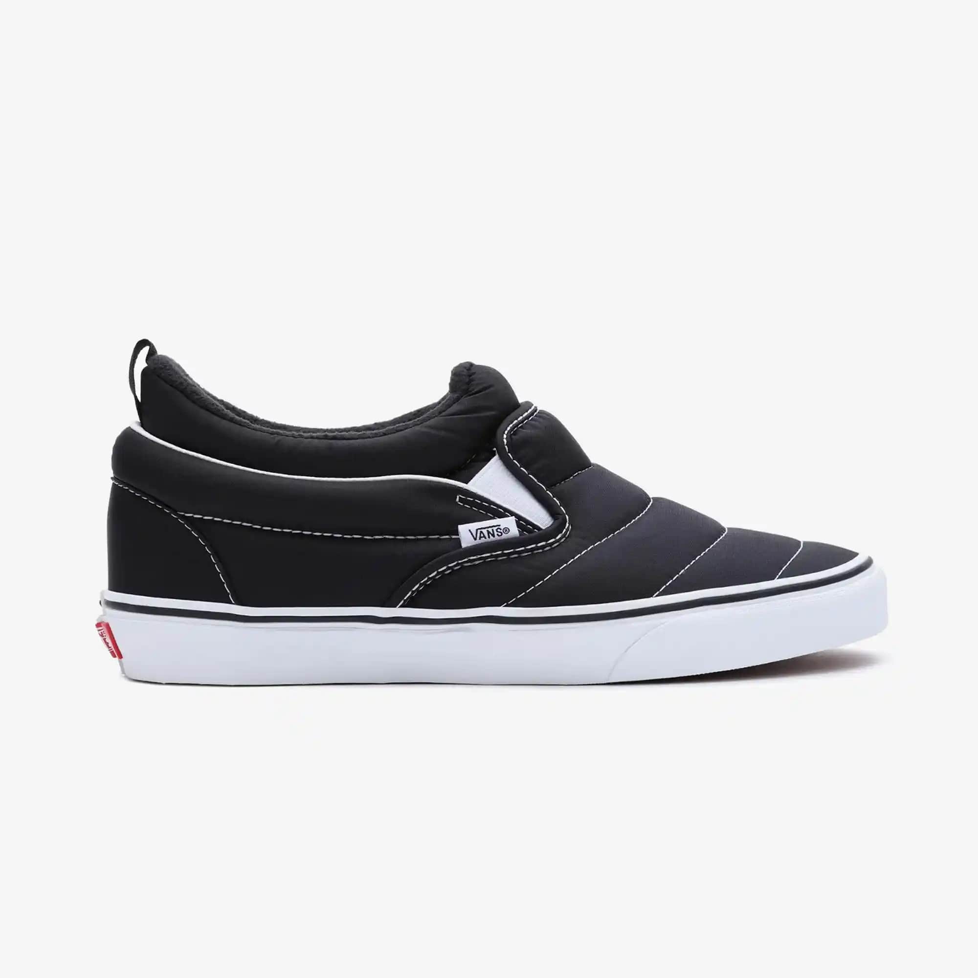 Vans Siyah Slip-On Ayakkabılar: Şıklık ve Konforun Mükemmel Buluşması