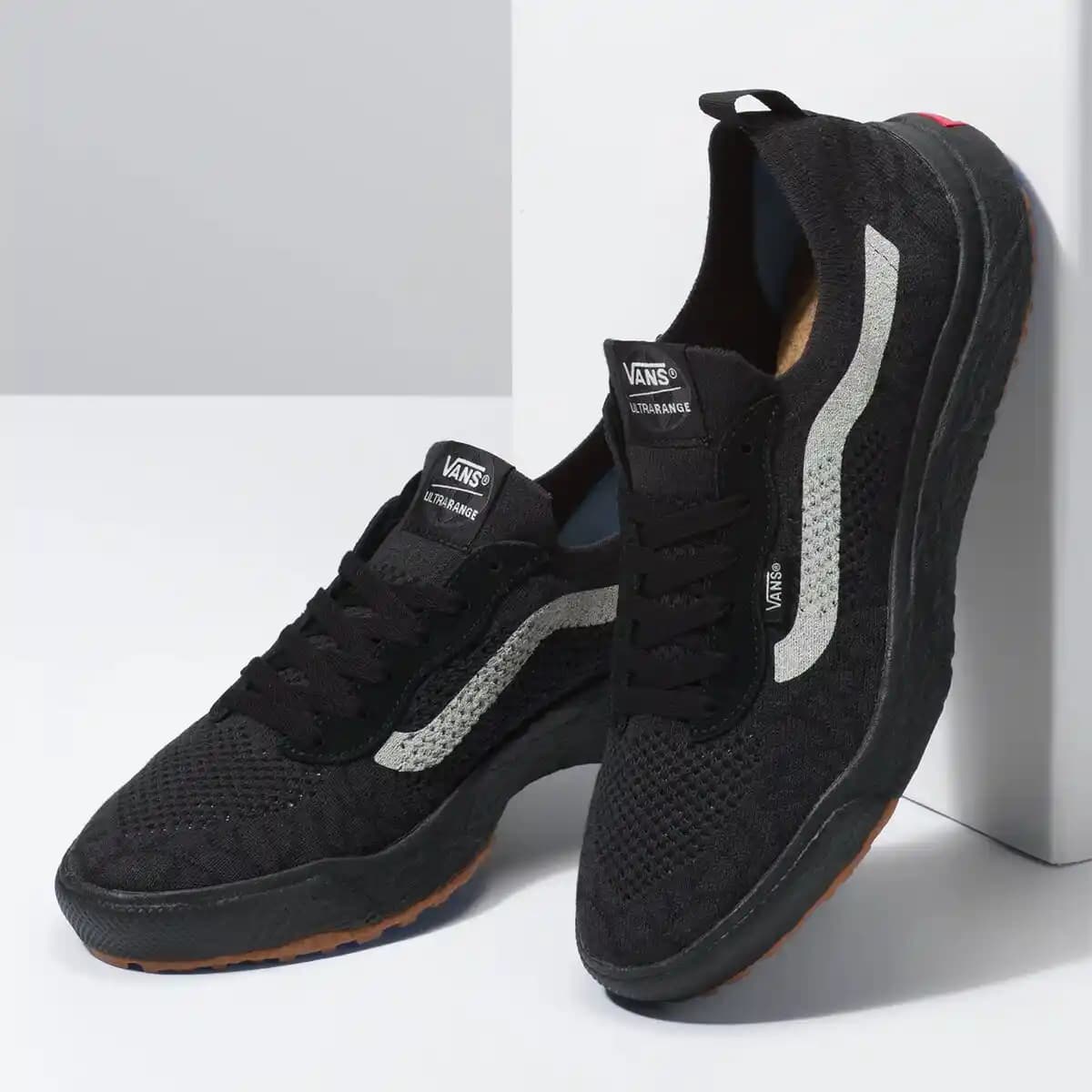 Vans VR3: Yenilikçi Tasarımıyla Sokak Modasının Modern İkonu ve Günlük Kullanım İçin Uygun Ayakkabı