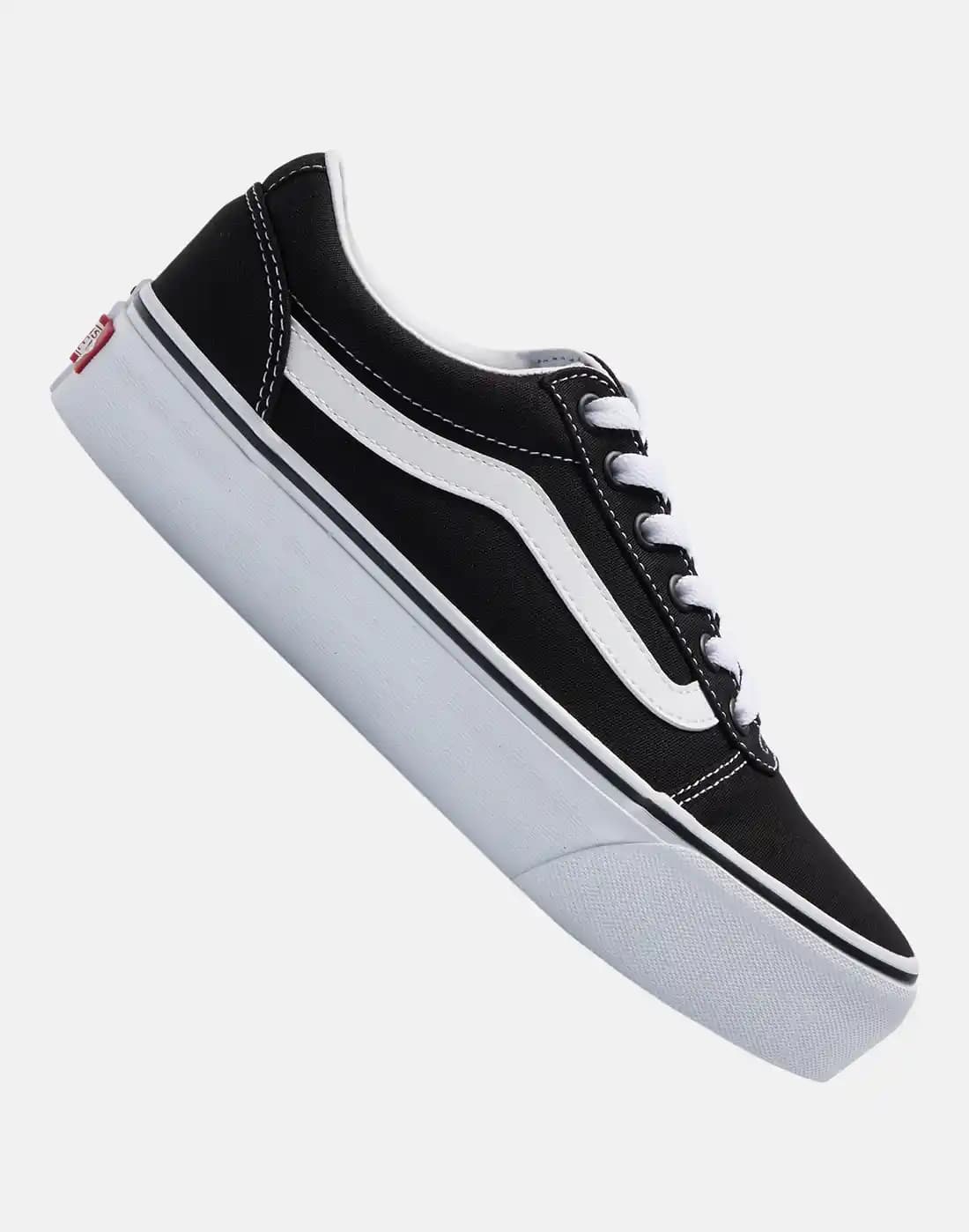 Vans Ward Platform: Günümüz Moda Trendlerinde Yüksekliği ve Tarzı Bir Arada Sunan Ayakkabı Seçenekleri