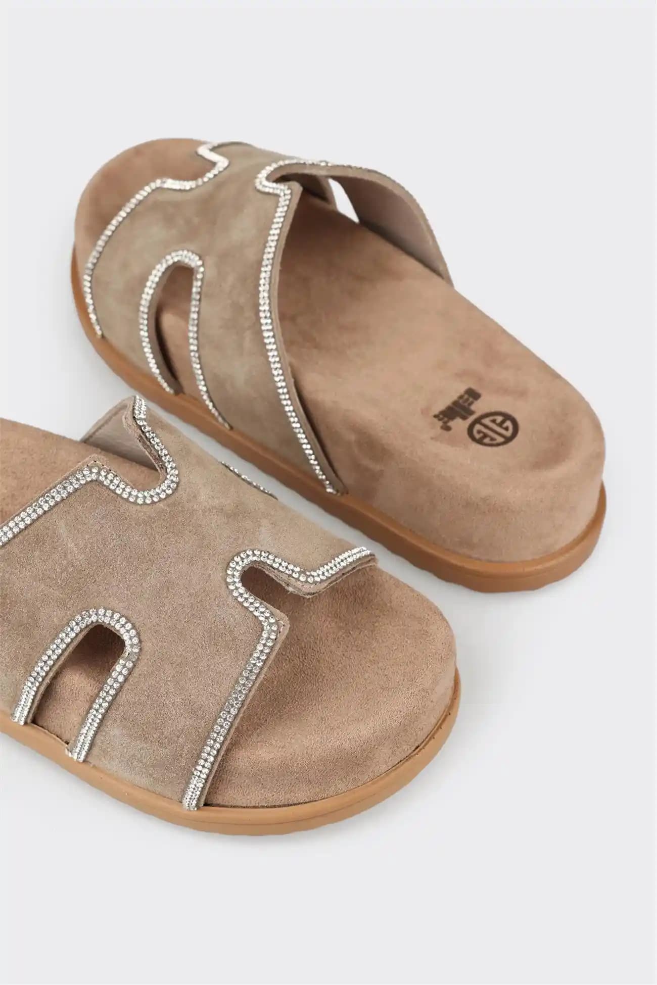 Vizon Terlikler: Şıklık ve Konforun En Uyumlu Buluşması Hakkında Detaylı Bilgi